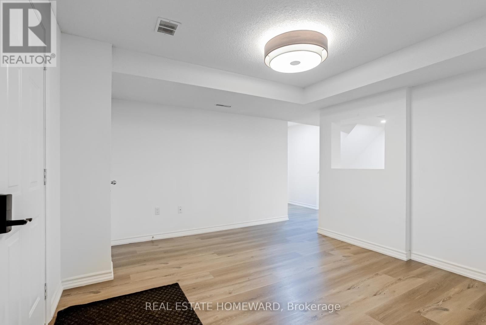 












207 VALENTINA DRIVE

,
Markham (Village Green-South Unionville),




Ontario
L3R4R5


