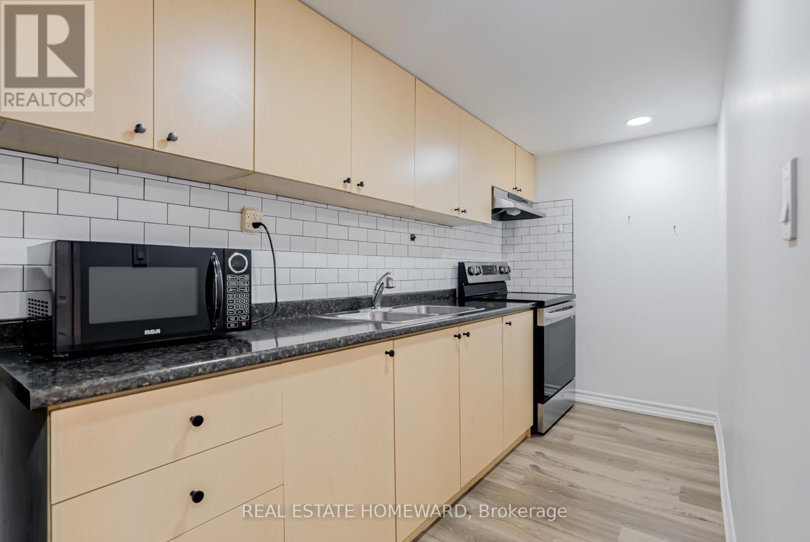 












207 VALENTINA DRIVE

,
Markham (Village Green-South Unionville),




Ontario
L3R4R5

