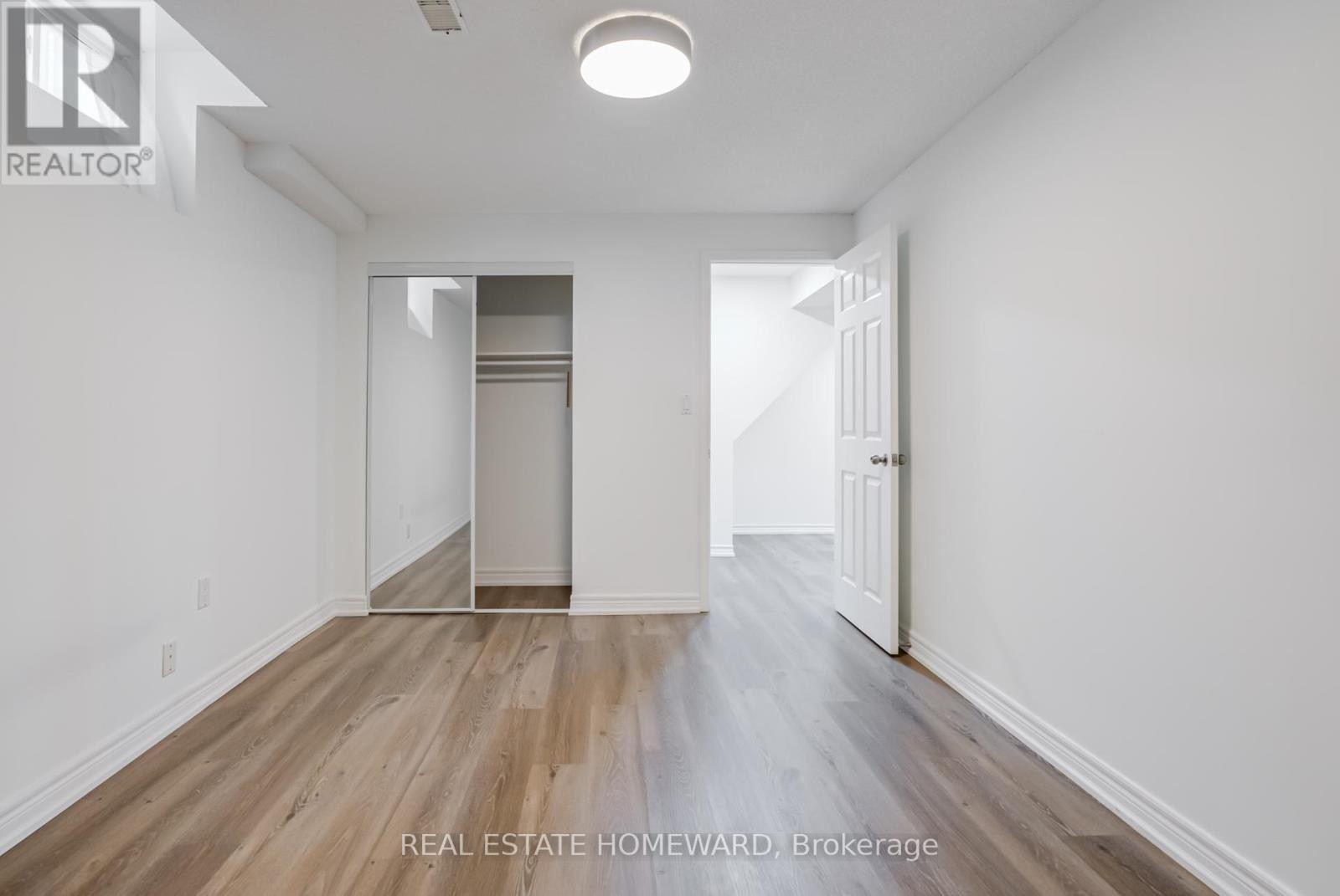 












207 VALENTINA DRIVE

,
Markham (Village Green-South Unionville),




Ontario
L3R4R5


