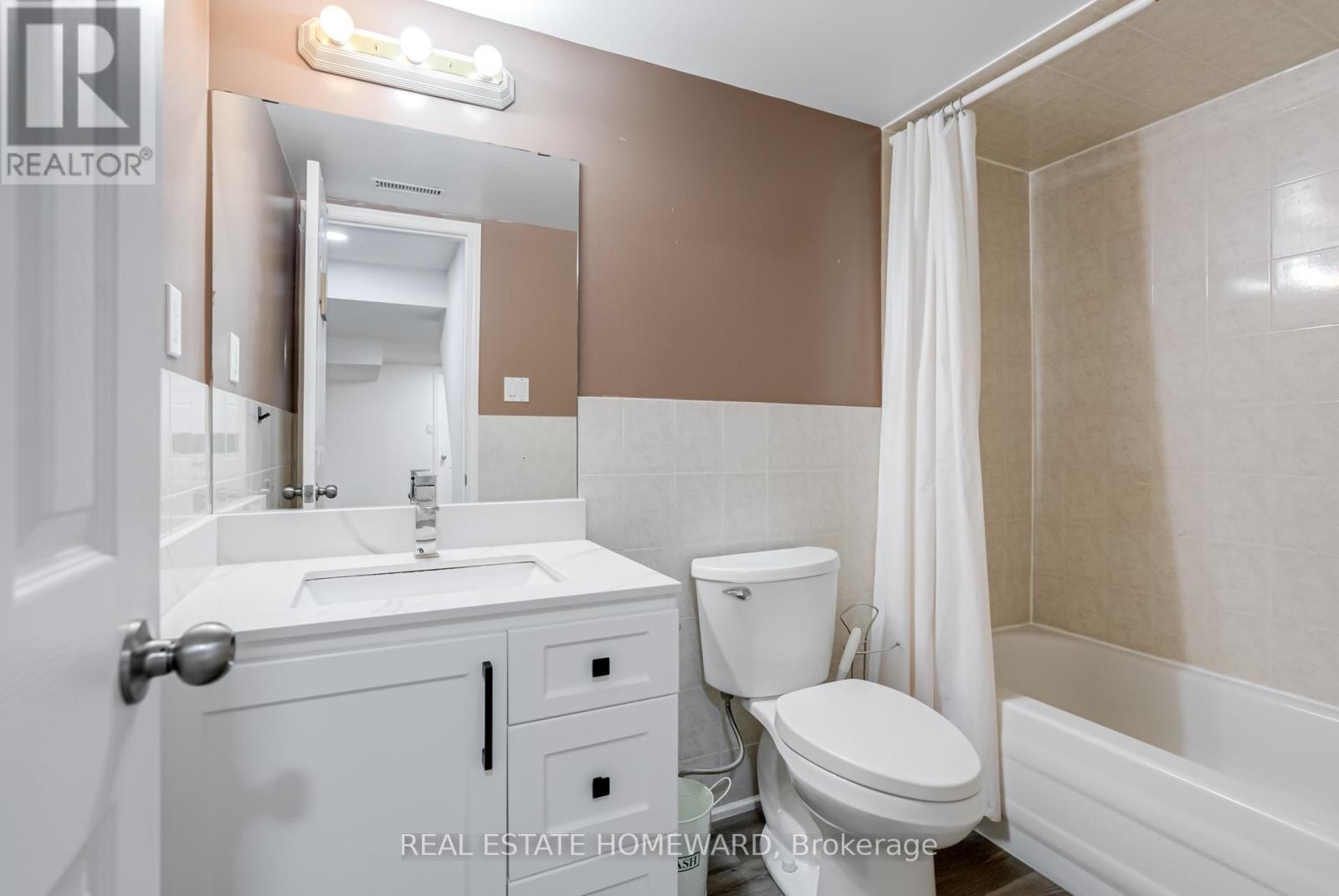 












207 VALENTINA DRIVE

,
Markham (Village Green-South Unionville),




Ontario
L3R4R5

