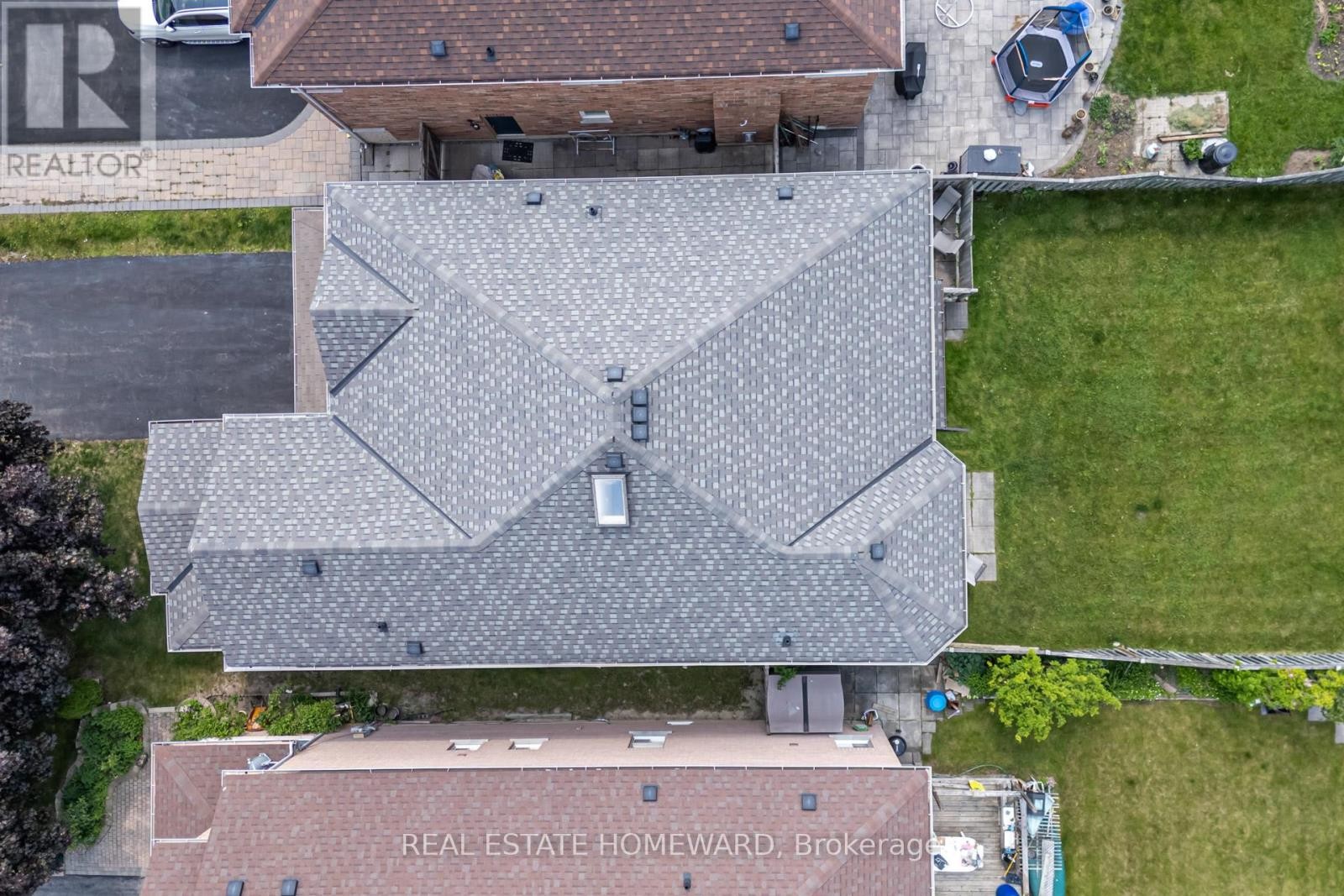 












207 VALENTINA DRIVE

,
Markham (Village Green-South Unionville),




Ontario
L3R4R5

