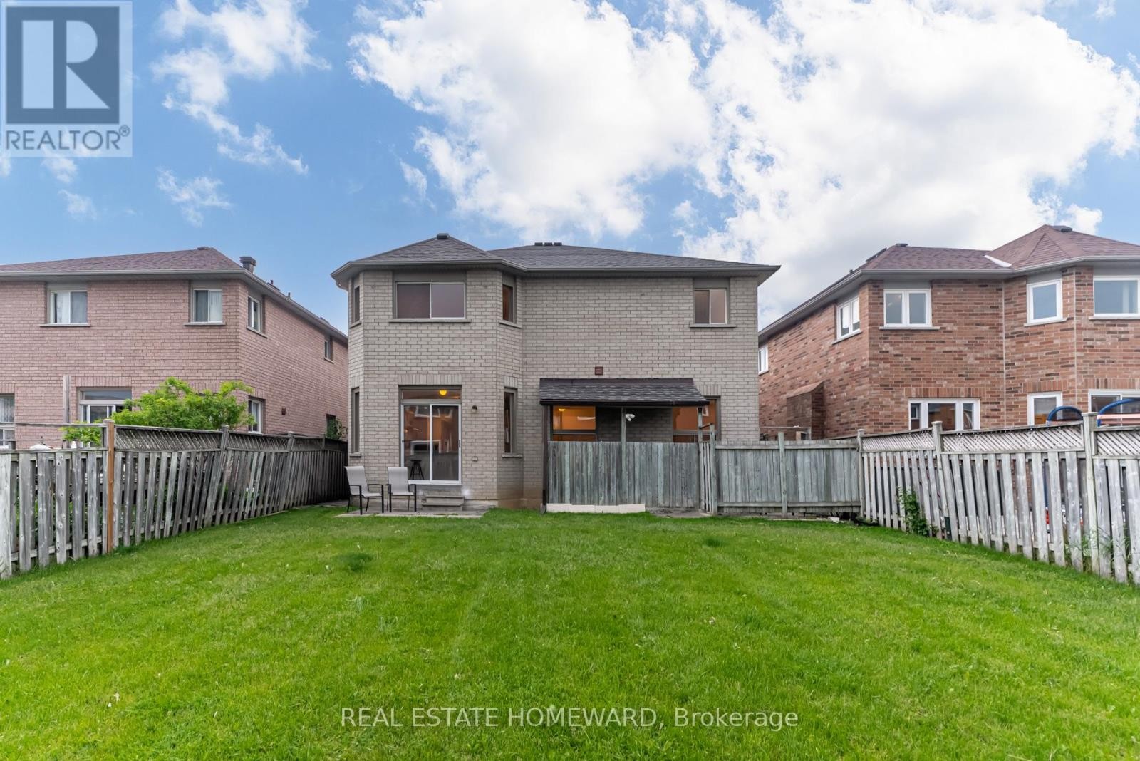 












207 VALENTINA DRIVE

,
Markham (Village Green-South Unionville),




Ontario
L3R4R5

