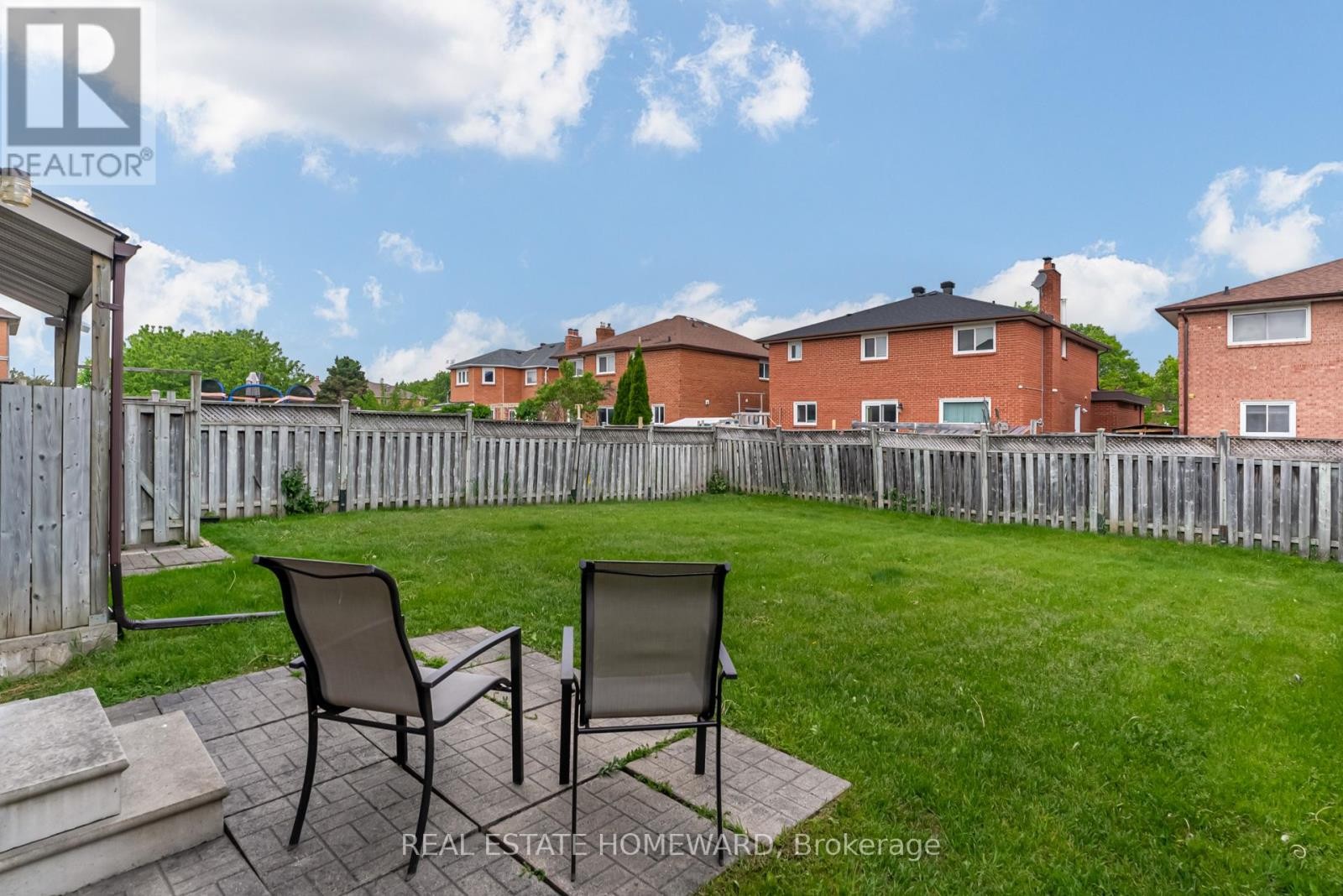












207 VALENTINA DRIVE

,
Markham (Village Green-South Unionville),




Ontario
L3R4R5

