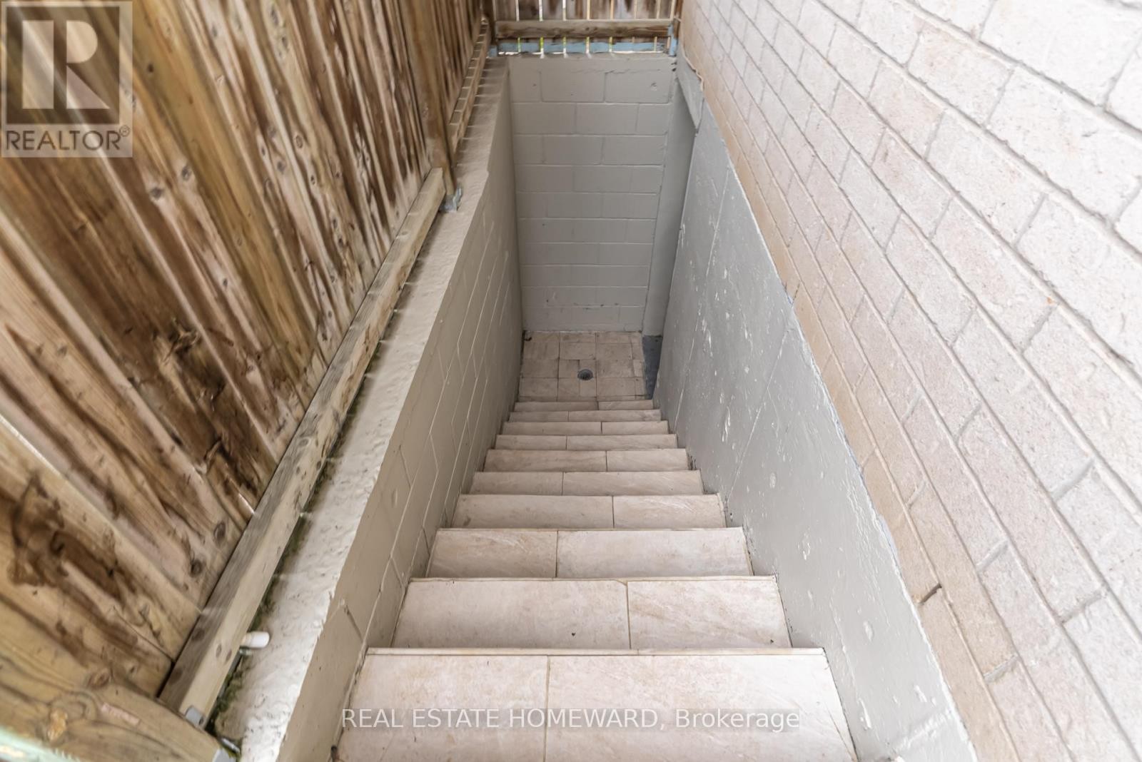 












207 VALENTINA DRIVE

,
Markham (Village Green-South Unionville),




Ontario
L3R4R5

