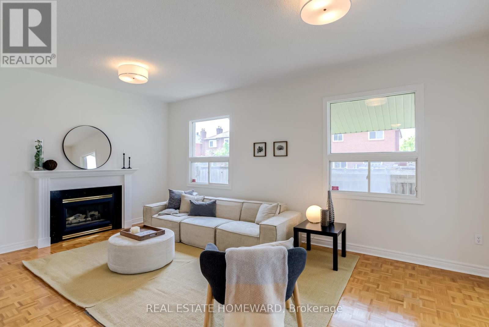 












207 VALENTINA DRIVE

,
Markham (Village Green-South Unionville),




Ontario
L3R4R5

