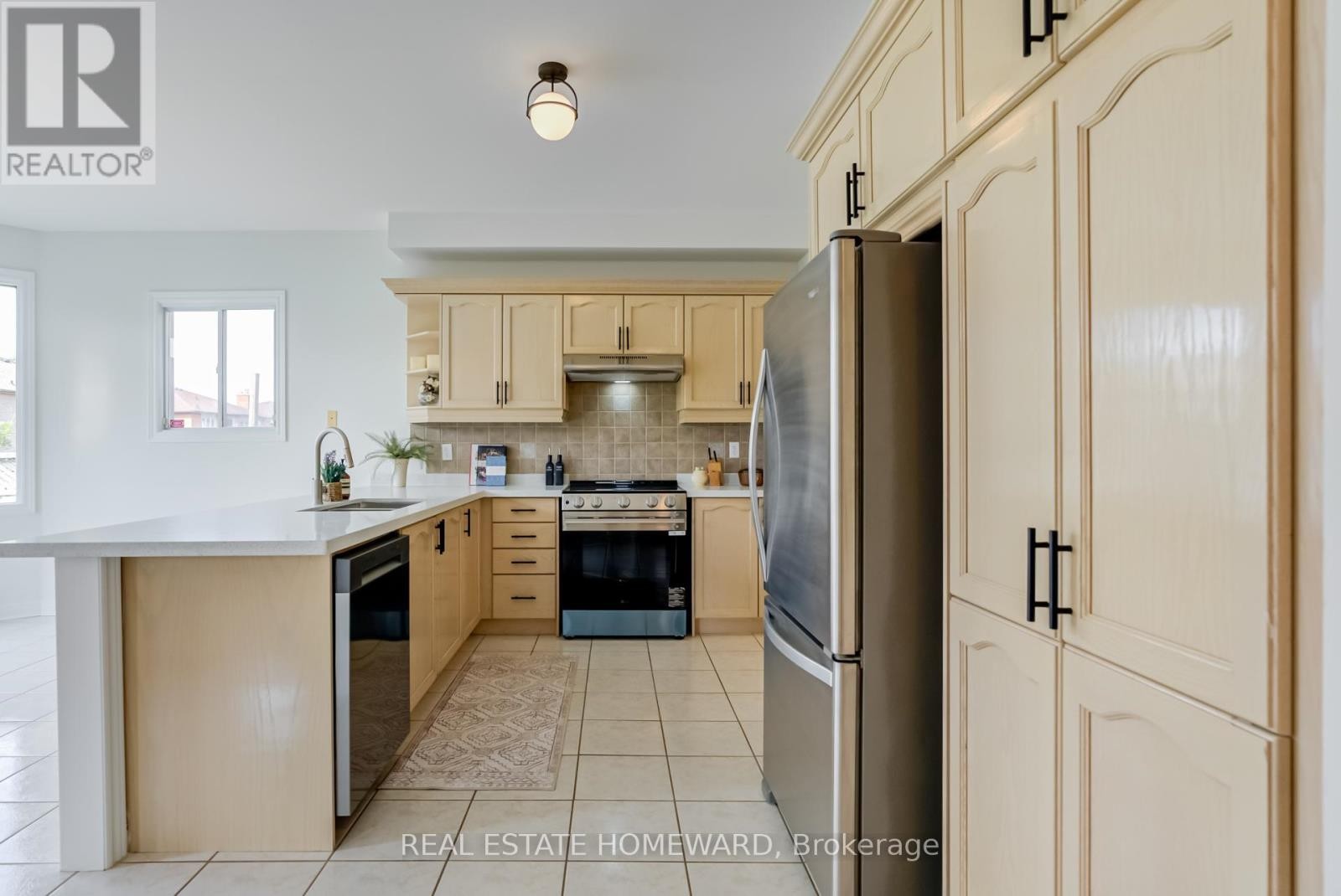 












207 VALENTINA DRIVE

,
Markham (Village Green-South Unionville),




Ontario
L3R4R5

