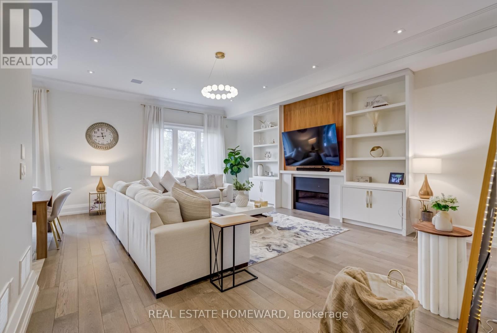 












6 MACKAY DRIVE

,
Richmond Hill (South Richvale),




Ontario
L4C6P1

