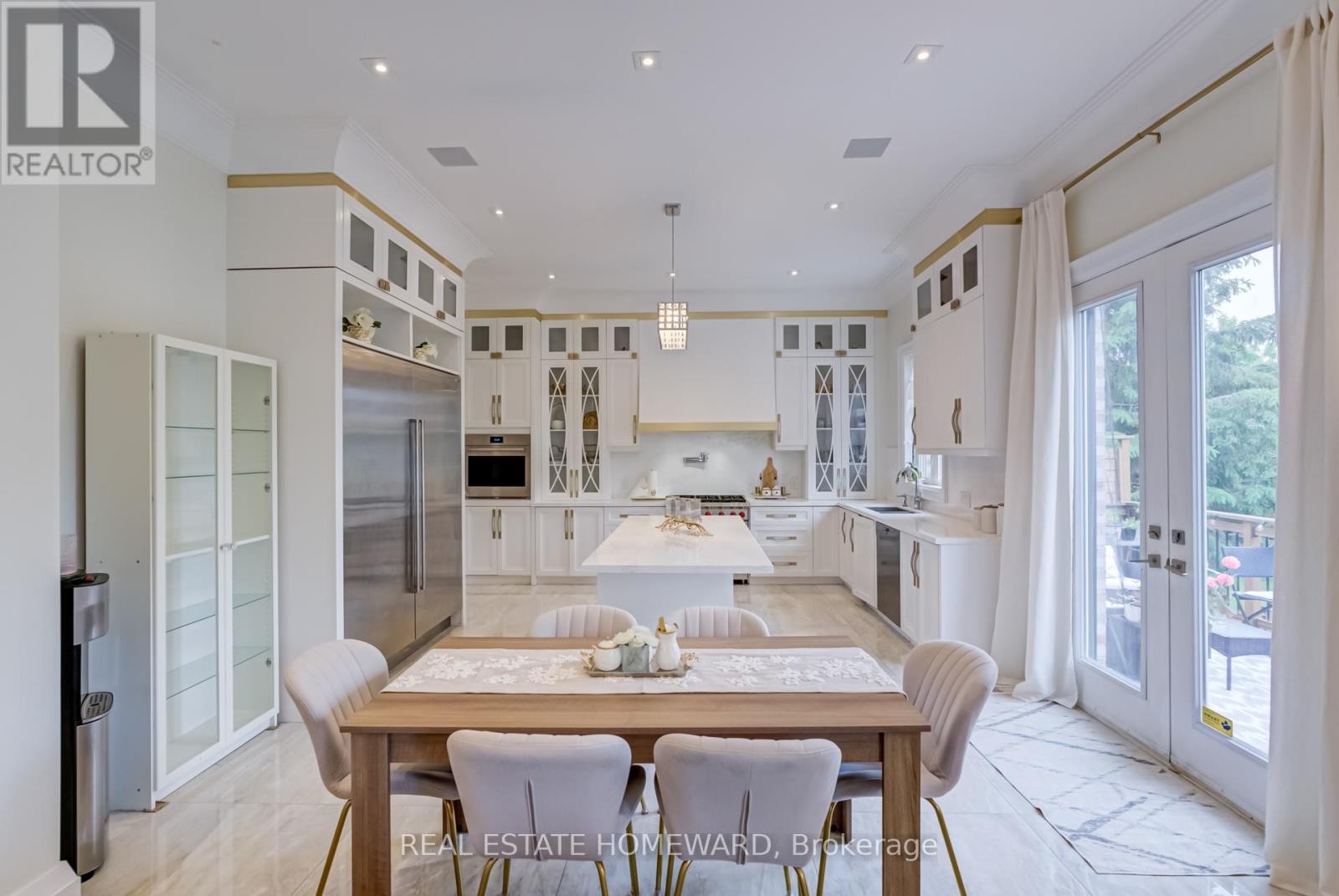 












6 MACKAY DRIVE

,
Richmond Hill (South Richvale),




Ontario
L4C6P1

