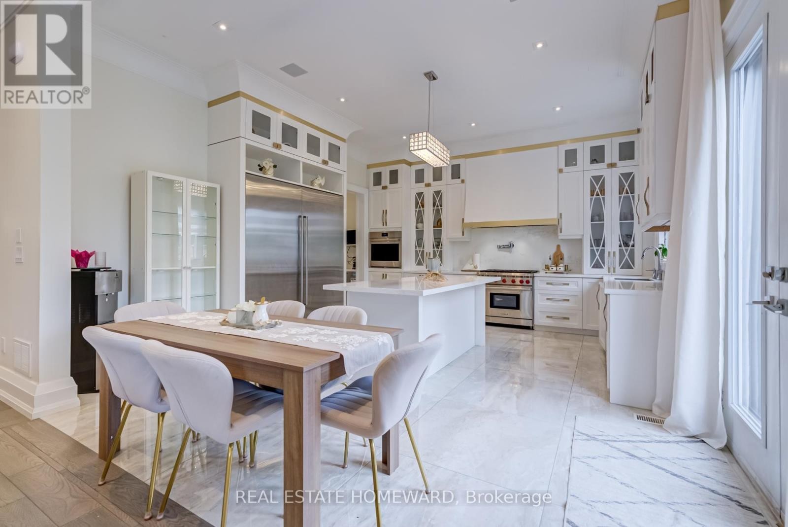 












6 MACKAY DRIVE

,
Richmond Hill (South Richvale),




Ontario
L4C6P1

