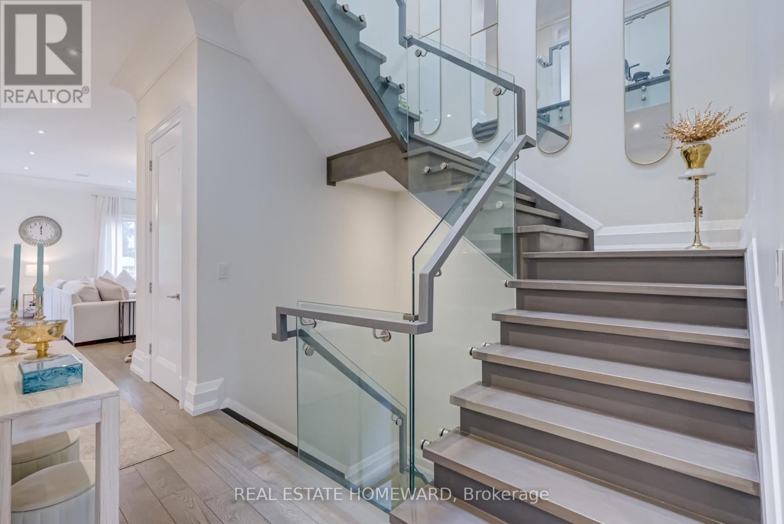 












6 MACKAY DRIVE

,
Richmond Hill (South Richvale),




Ontario
L4C6P1


