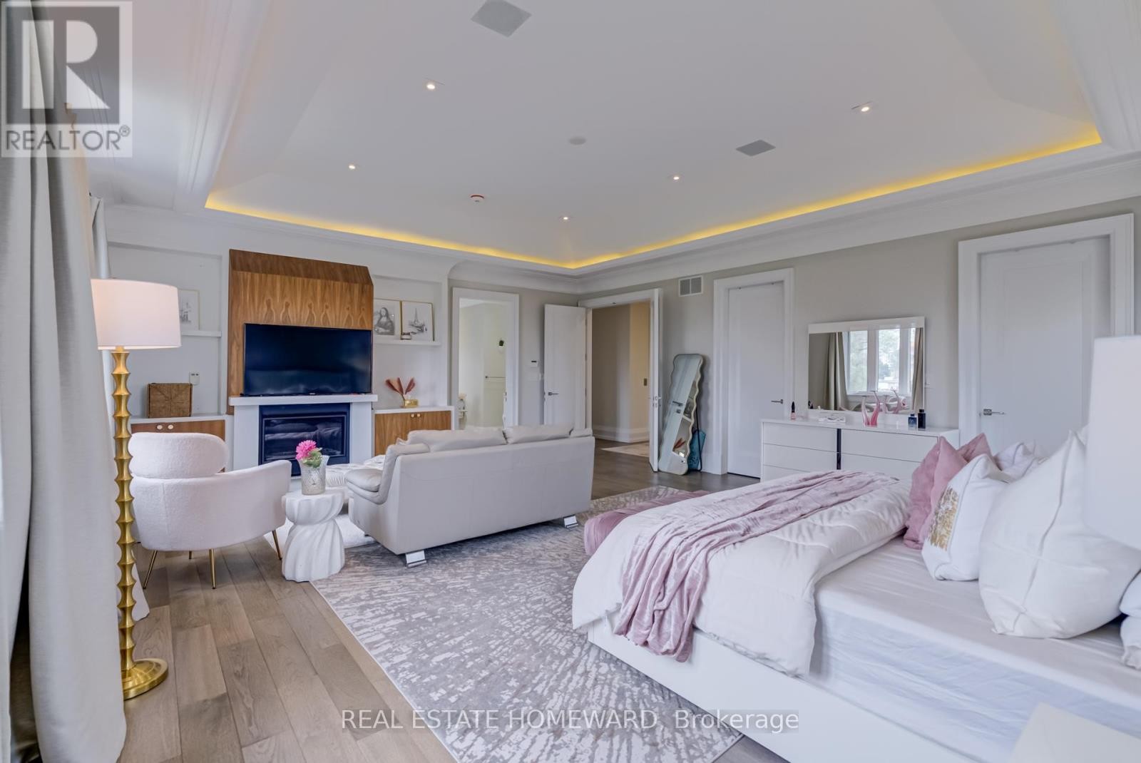












6 MACKAY DRIVE

,
Richmond Hill (South Richvale),




Ontario
L4C6P1

