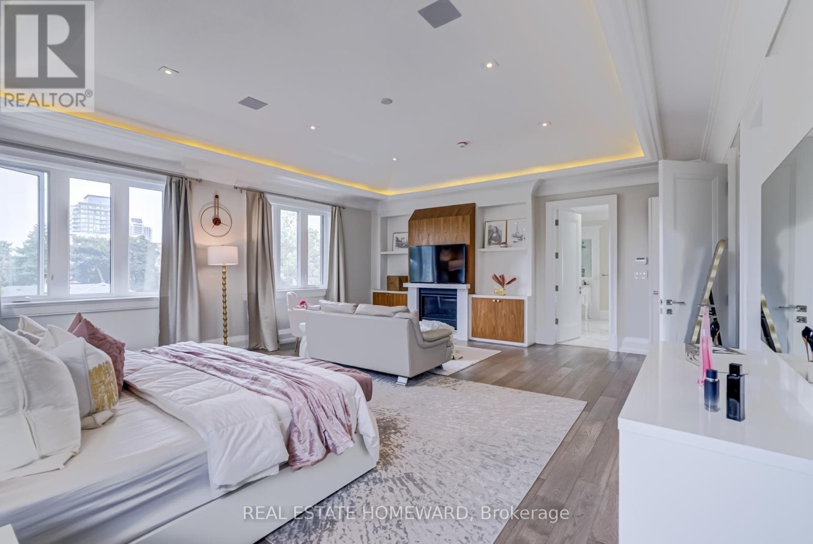 












6 MACKAY DRIVE

,
Richmond Hill (South Richvale),




Ontario
L4C6P1

