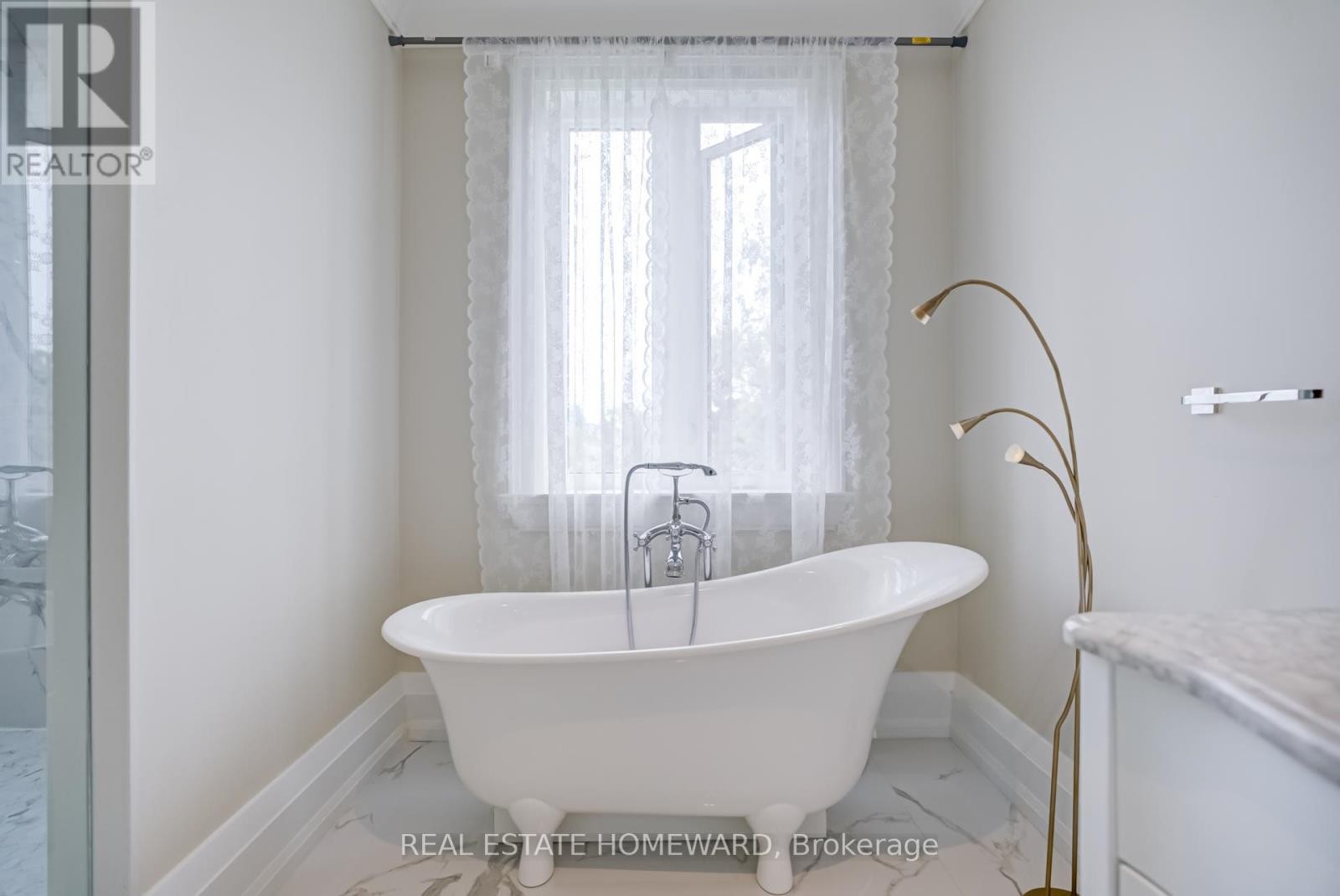 












6 MACKAY DRIVE

,
Richmond Hill (South Richvale),




Ontario
L4C6P1


