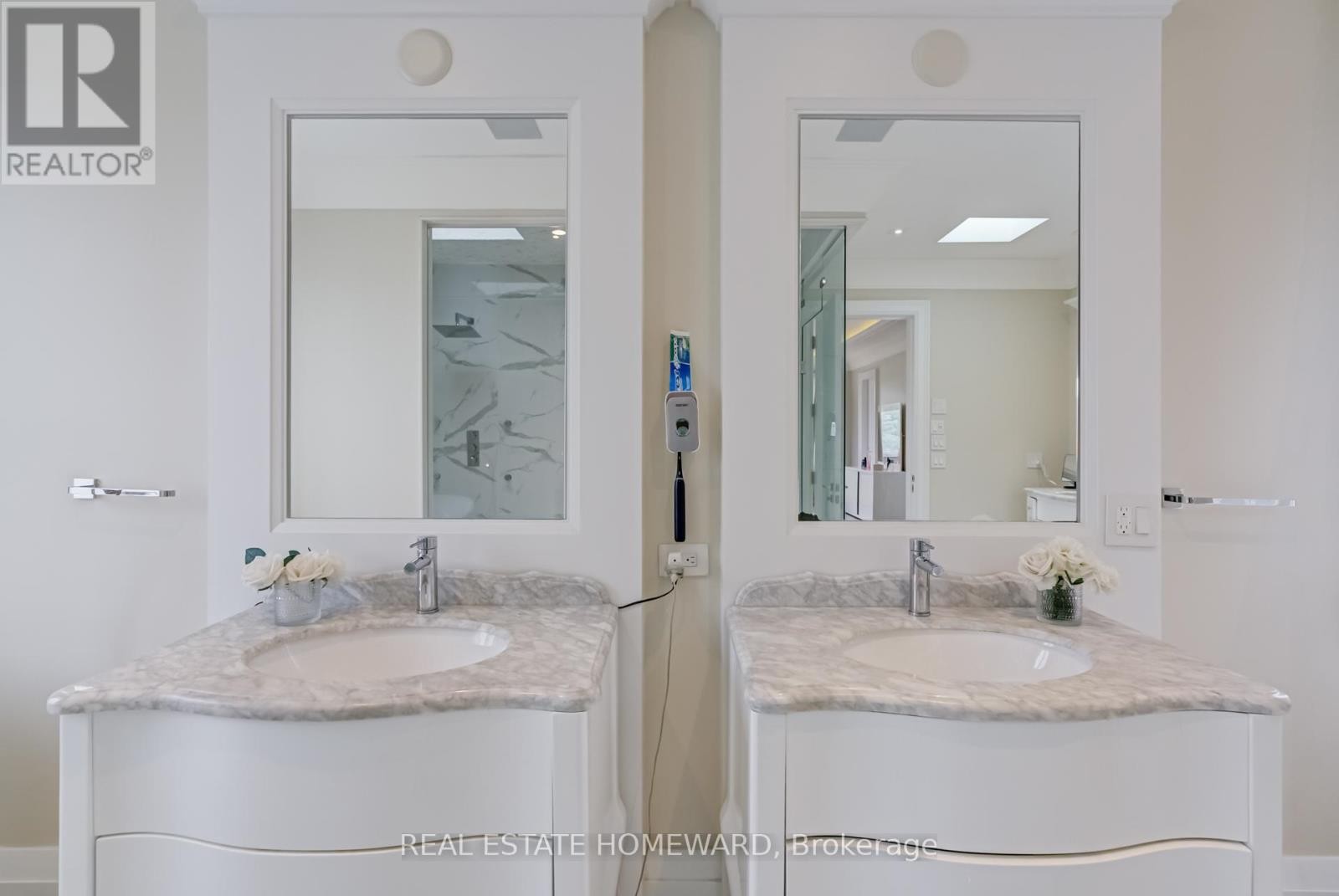 












6 MACKAY DRIVE

,
Richmond Hill (South Richvale),




Ontario
L4C6P1

