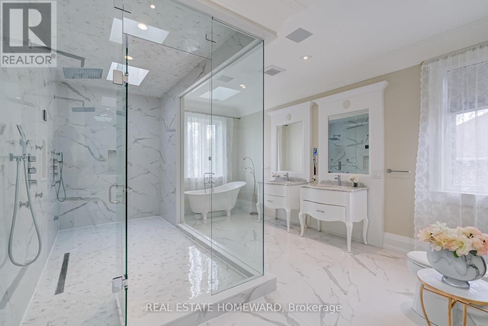 












6 MACKAY DRIVE

,
Richmond Hill (South Richvale),




Ontario
L4C6P1

