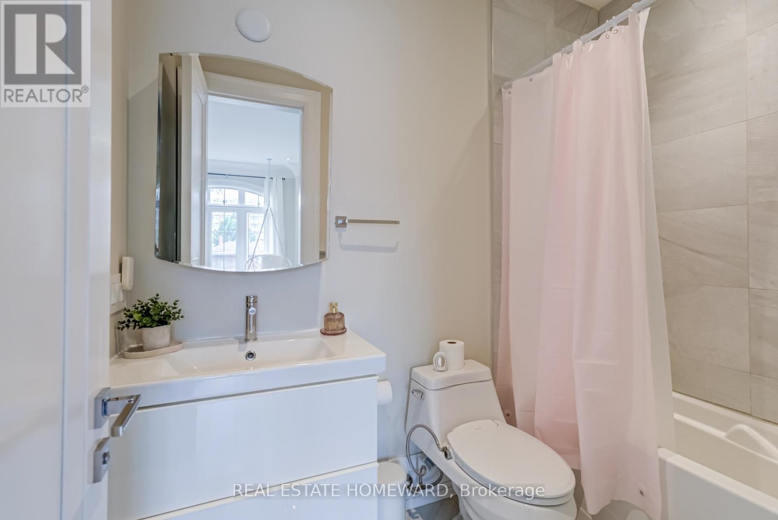 












6 MACKAY DRIVE

,
Richmond Hill (South Richvale),




Ontario
L4C6P1

