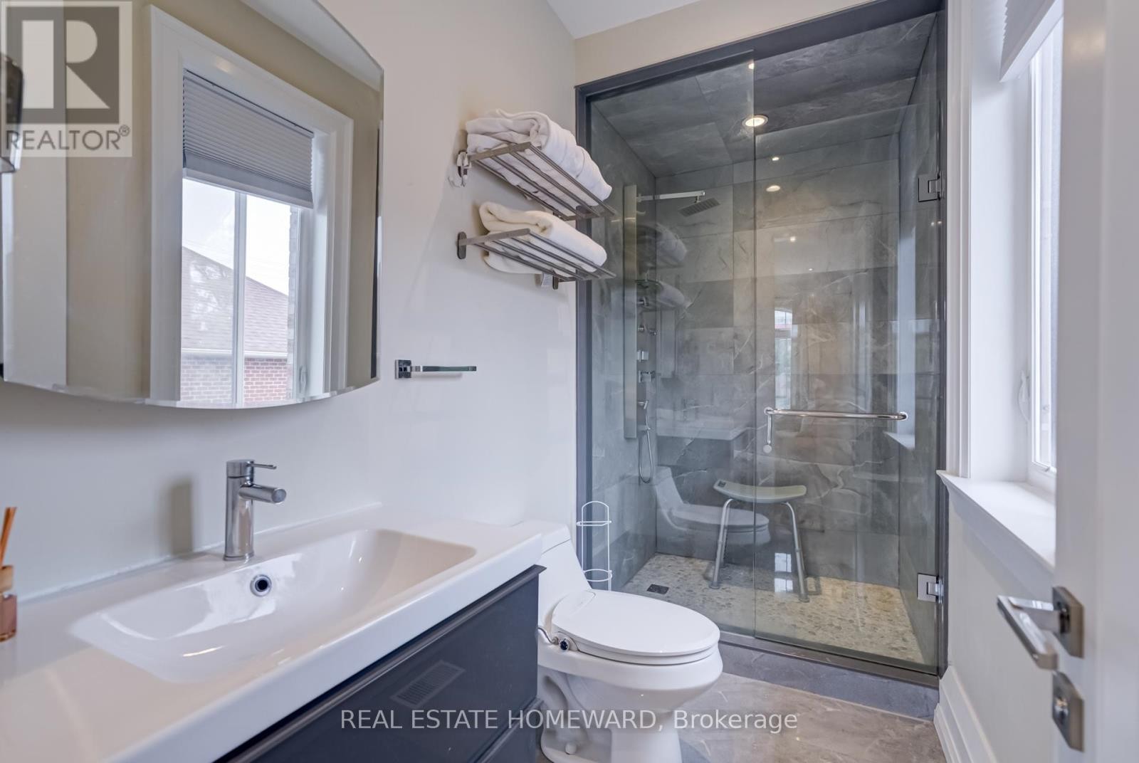 












6 MACKAY DRIVE

,
Richmond Hill (South Richvale),




Ontario
L4C6P1

