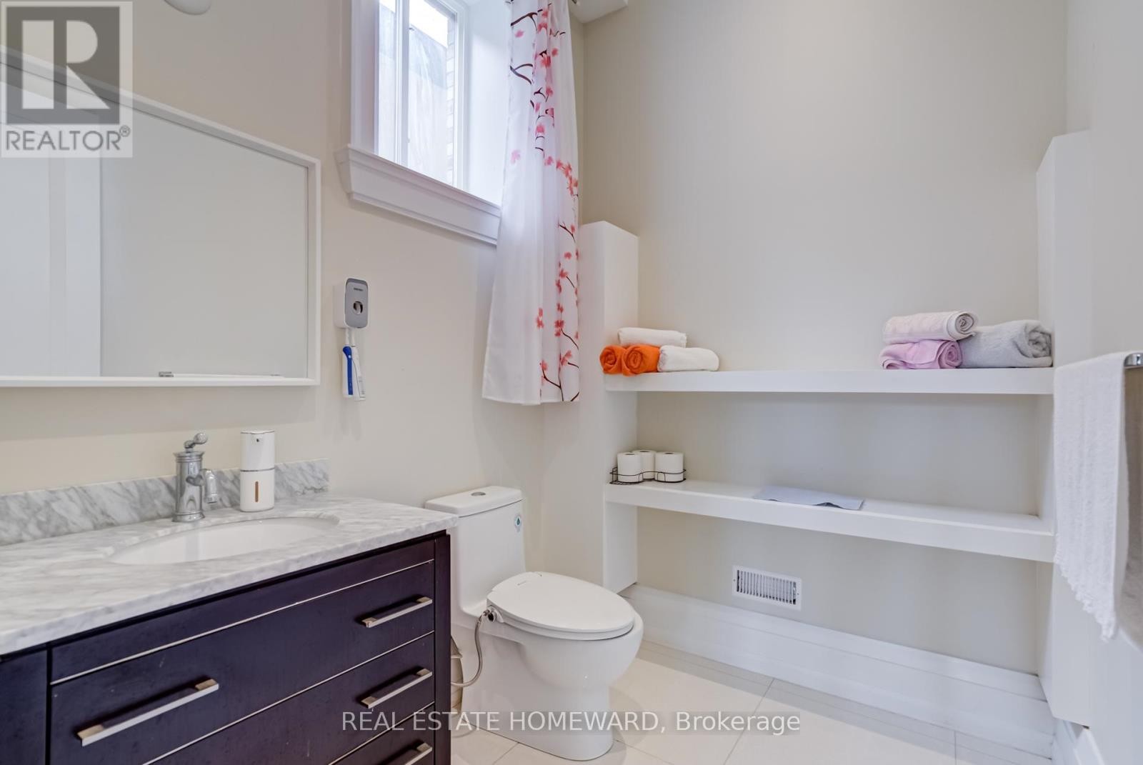 












6 MACKAY DRIVE

,
Richmond Hill (South Richvale),




Ontario
L4C6P1

