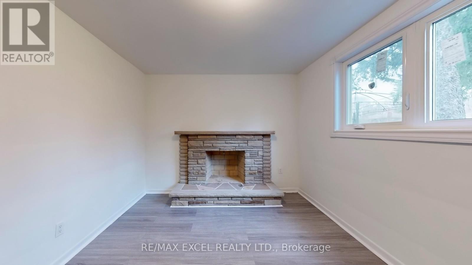 












12 LAKEVISTA AVENUE

,
Markham (Bullock),




Ontario
L3P1H5

