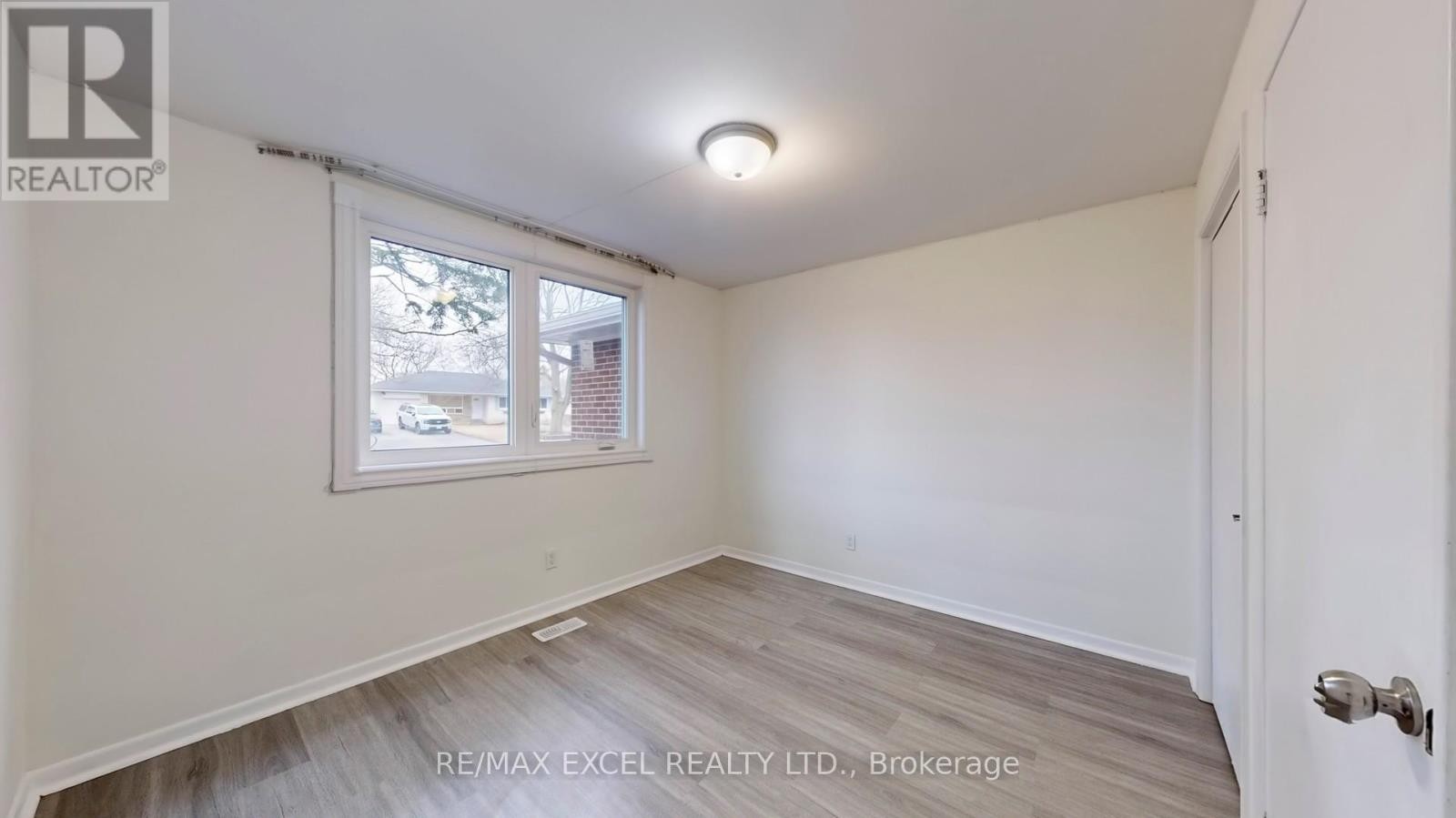 












12 LAKEVISTA AVENUE

,
Markham (Bullock),




Ontario
L3P1H5

