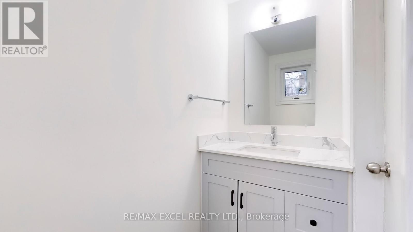 












12 LAKEVISTA AVENUE

,
Markham (Bullock),




Ontario
L3P1H5

