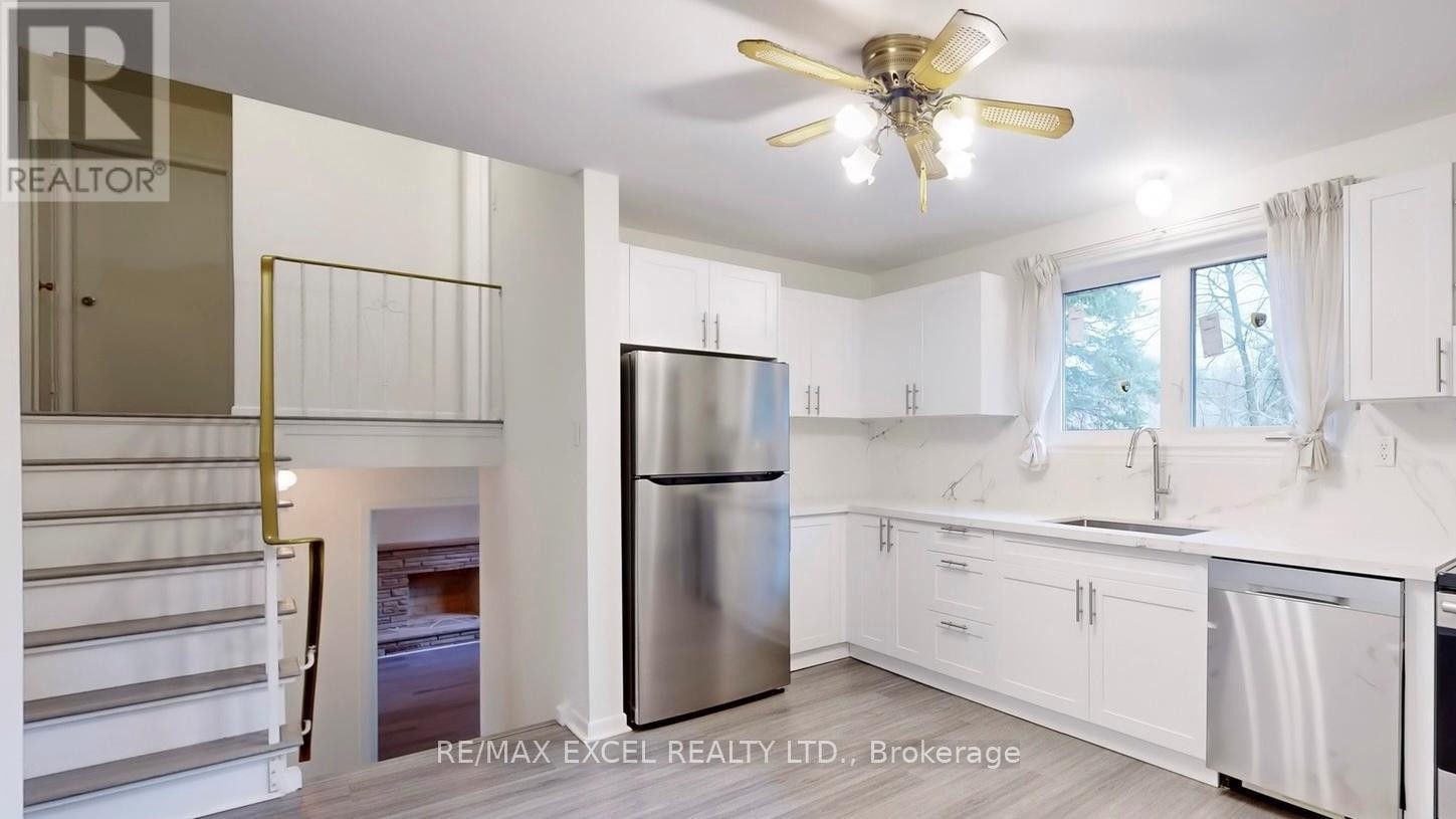 












12 LAKEVISTA AVENUE

,
Markham (Bullock),




Ontario
L3P1H5


