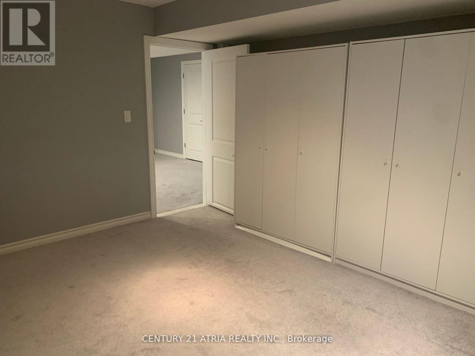 












685 SOCIETY CRESCENT

,
Newmarket (Summerhill Estates),




Ontario
L3X2S9

