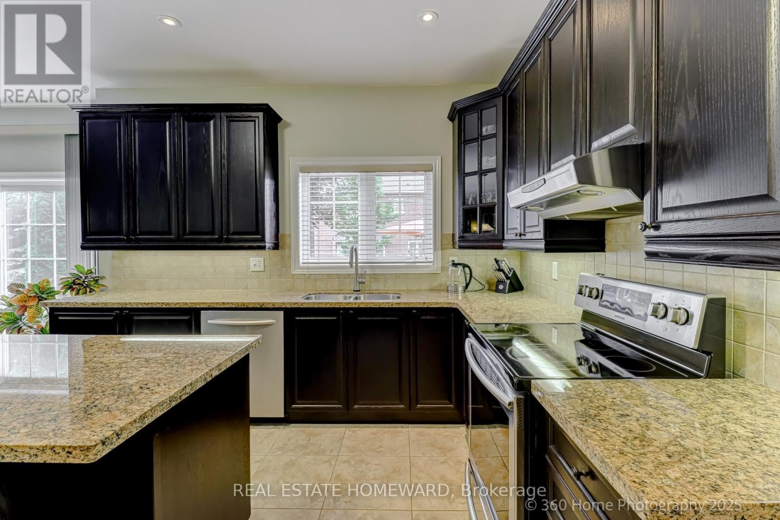 












9 TARMACK DRIVE

,
Richmond Hill (Jefferson),




Ontario
L4E0E6

