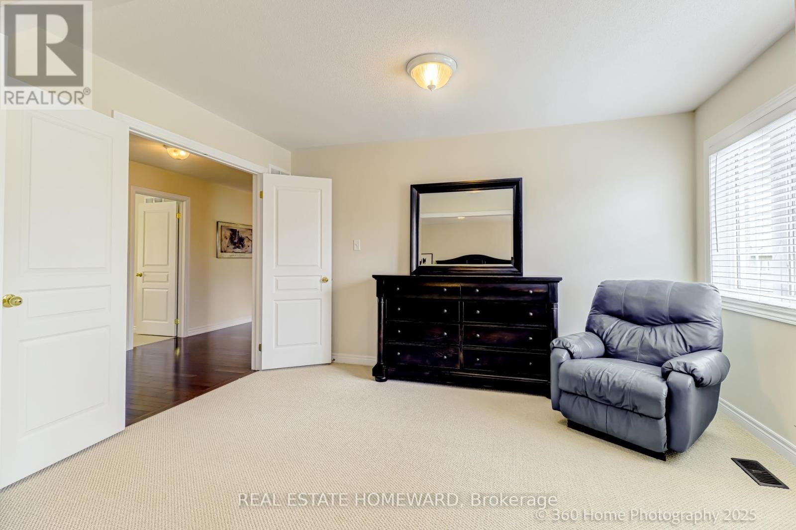 












9 TARMACK DRIVE

,
Richmond Hill (Jefferson),




Ontario
L4E0E6

