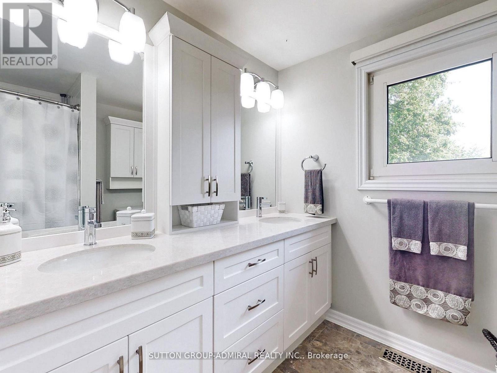












308 PETHERAM PLACE

,
Newmarket (Glenway Estates),




Ontario
L3X1J7

