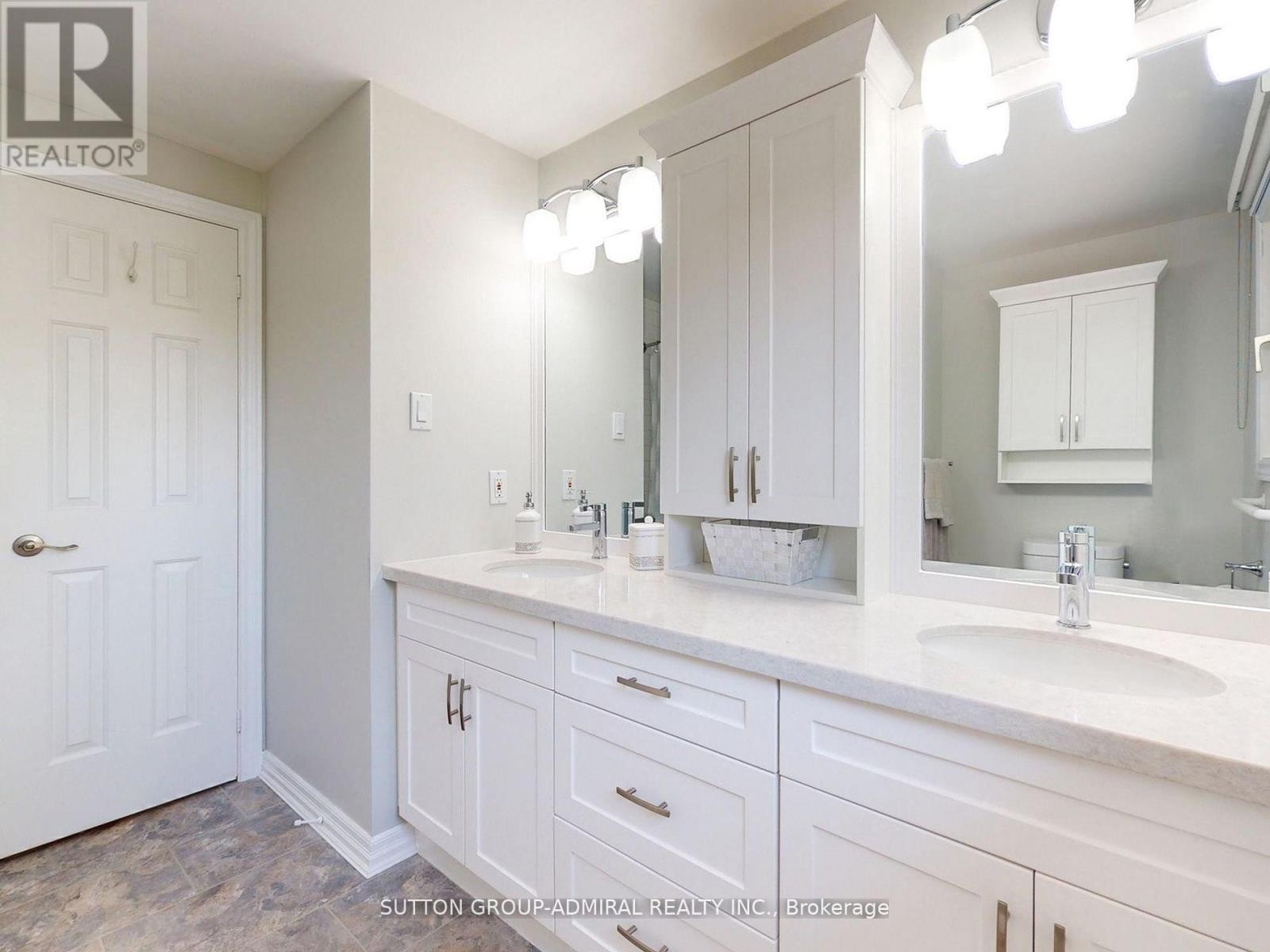 












308 PETHERAM PLACE

,
Newmarket (Glenway Estates),




Ontario
L3X1J7

