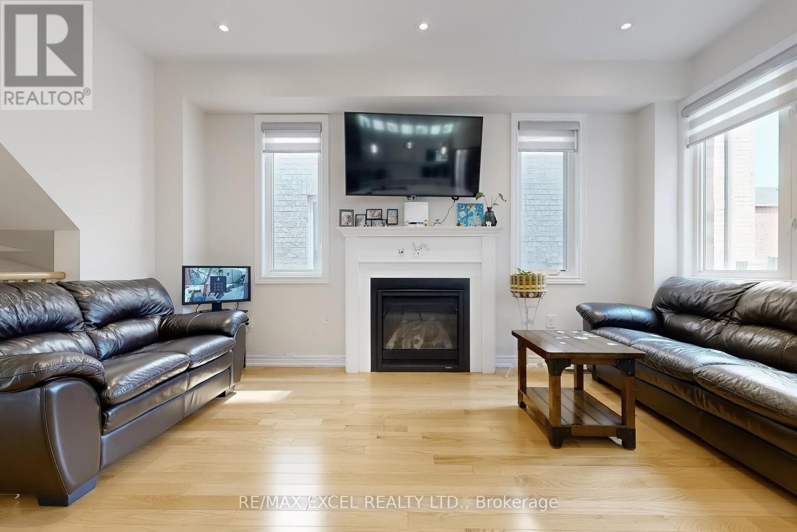 












9 SUNNYSIDE HILL ROAD

,
Markham (Cornell),




Ontario
L6B0X4

