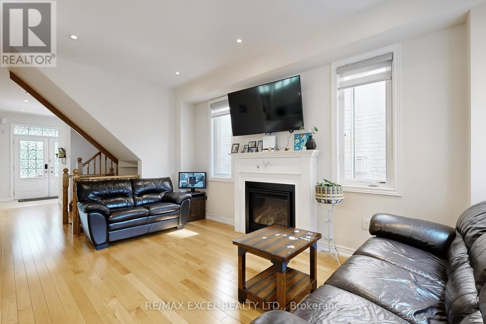 












9 SUNNYSIDE HILL ROAD

,
Markham (Cornell),




Ontario
L6B0X4

