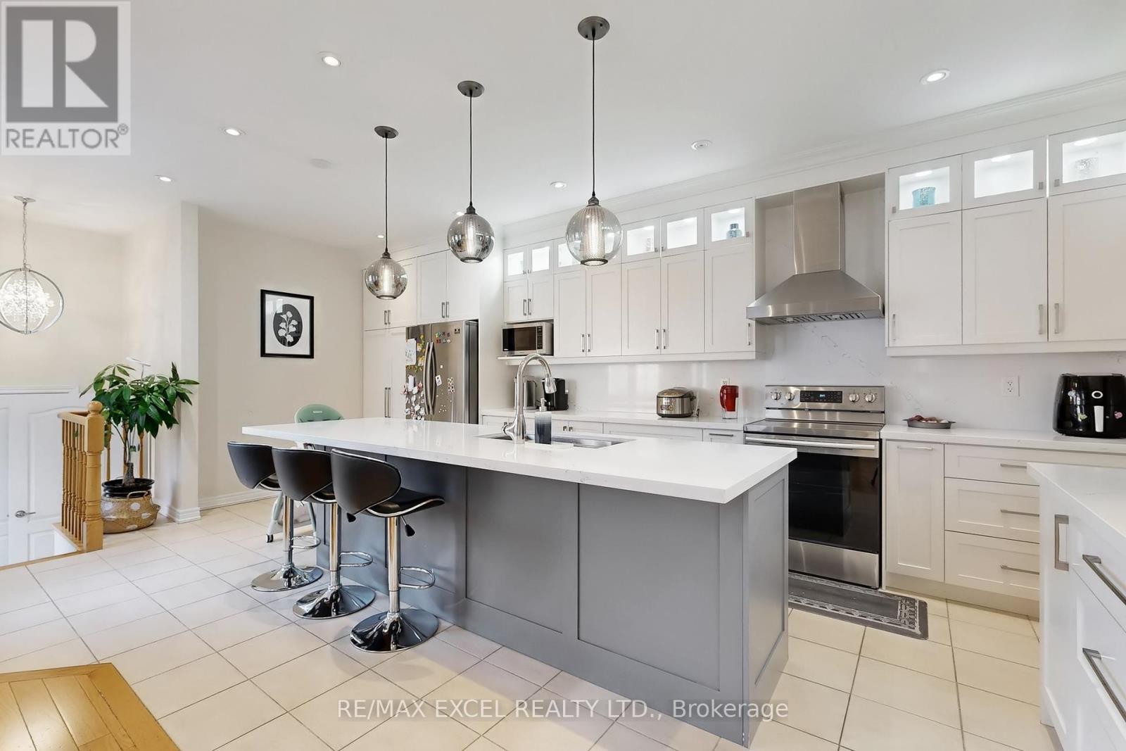 












9 SUNNYSIDE HILL ROAD

,
Markham (Cornell),




Ontario
L6B0X4

