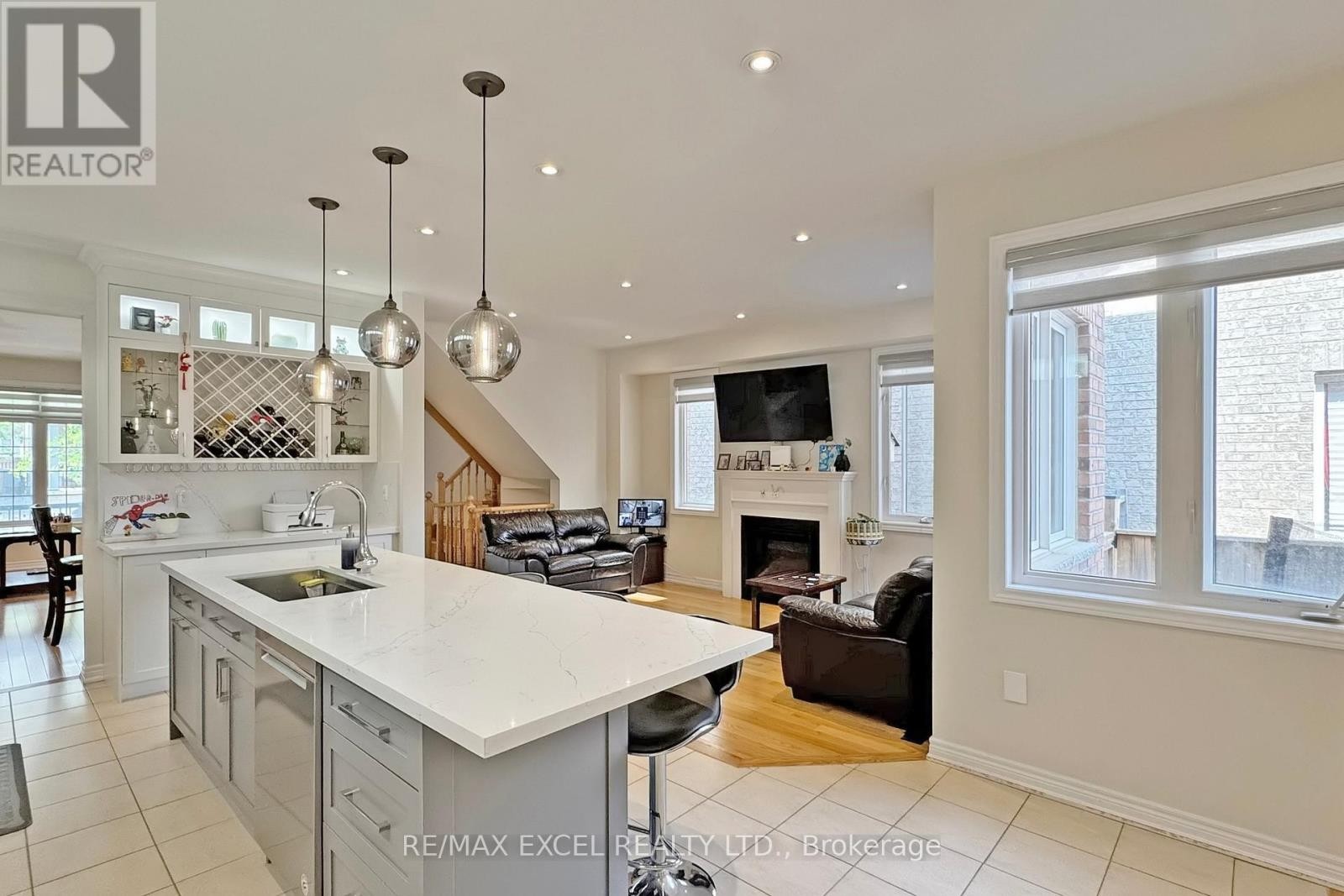 












9 SUNNYSIDE HILL ROAD

,
Markham (Cornell),




Ontario
L6B0X4

