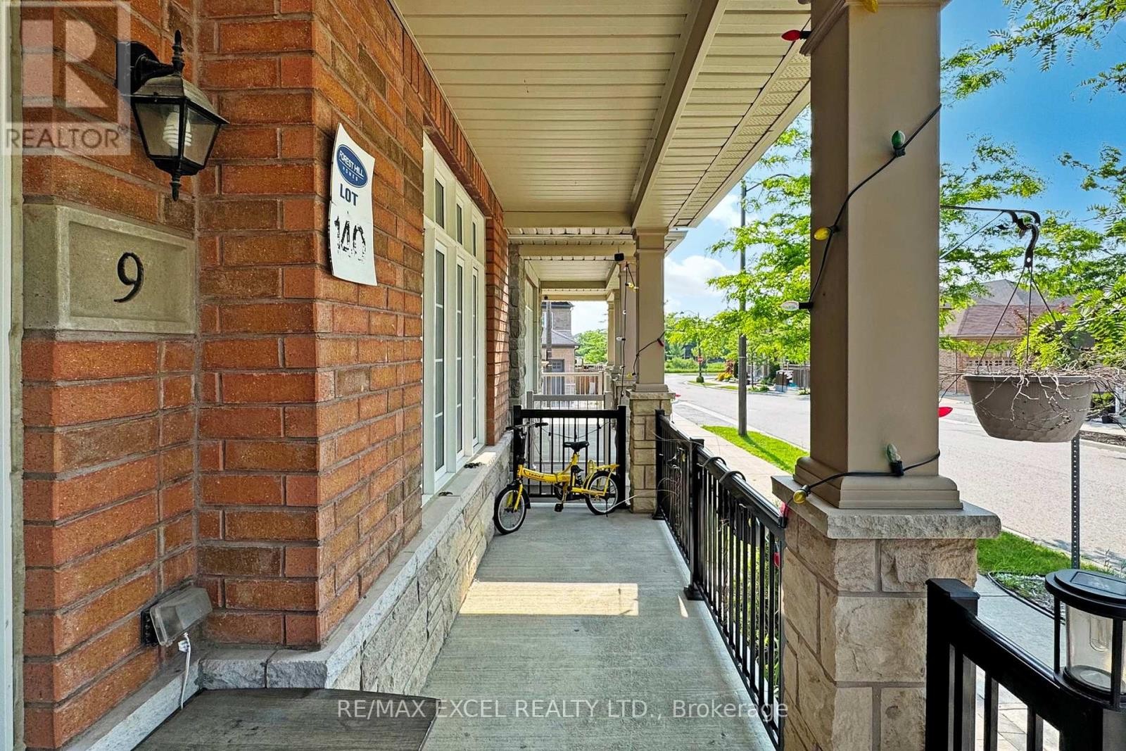 












9 SUNNYSIDE HILL ROAD

,
Markham (Cornell),




Ontario
L6B0X4

