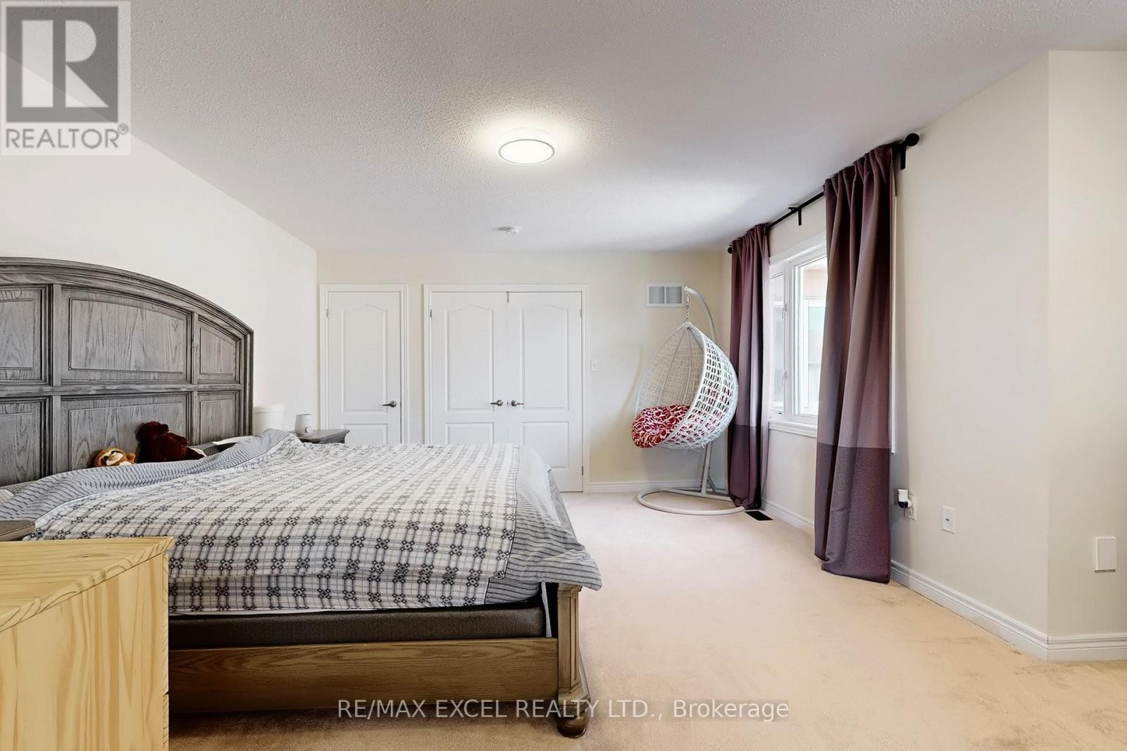 












9 SUNNYSIDE HILL ROAD

,
Markham (Cornell),




Ontario
L6B0X4

