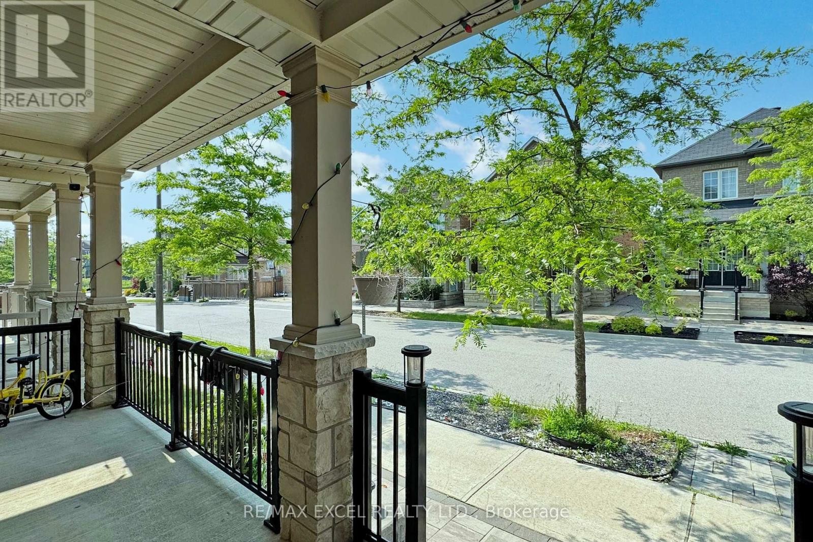 












9 SUNNYSIDE HILL ROAD

,
Markham (Cornell),




Ontario
L6B0X4


