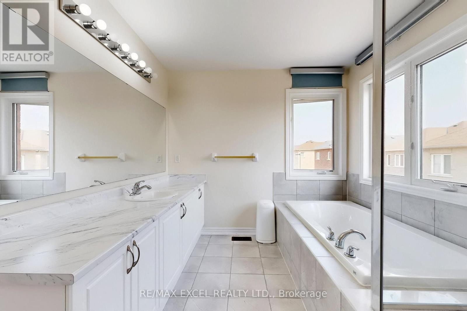 












9 SUNNYSIDE HILL ROAD

,
Markham (Cornell),




Ontario
L6B0X4

