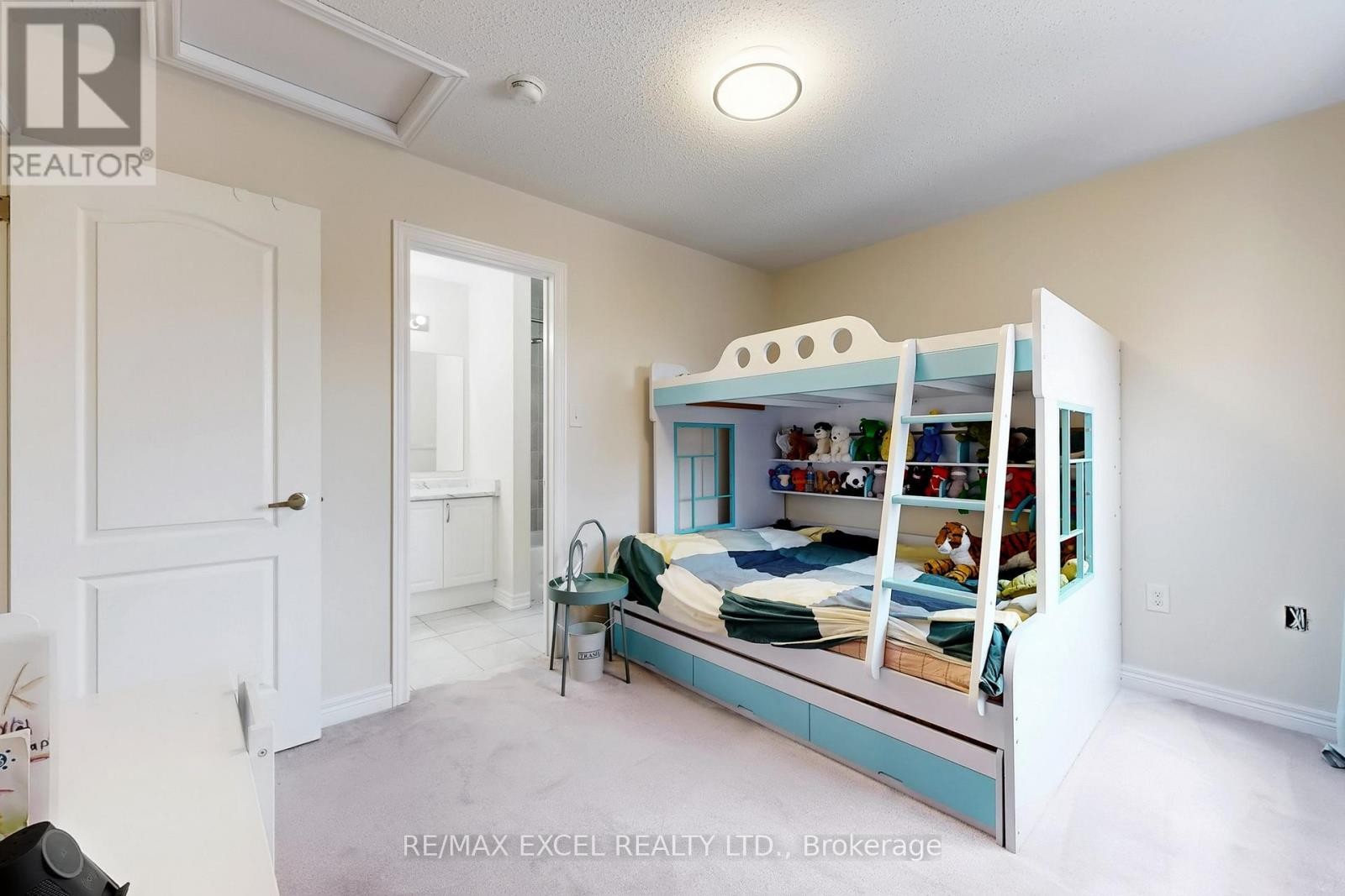 












9 SUNNYSIDE HILL ROAD

,
Markham (Cornell),




Ontario
L6B0X4

