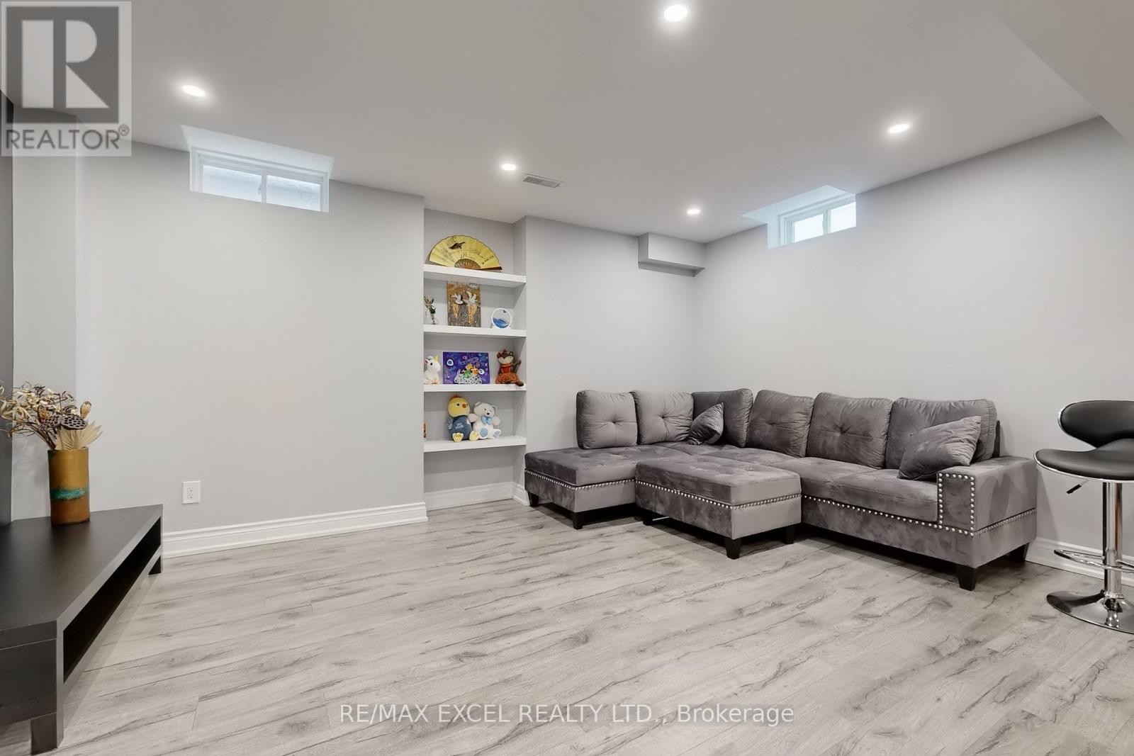 












9 SUNNYSIDE HILL ROAD

,
Markham (Cornell),




Ontario
L6B0X4

