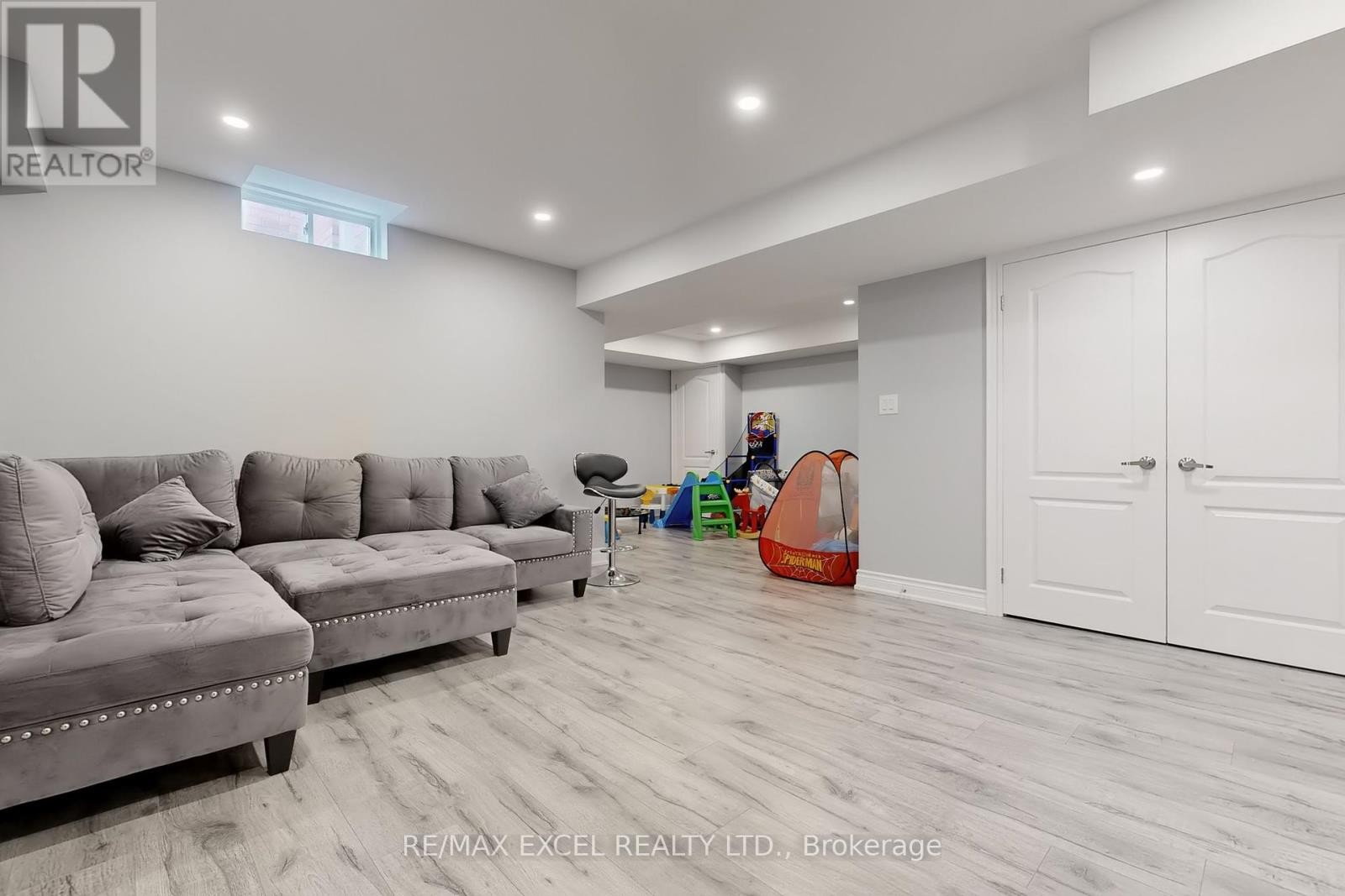 












9 SUNNYSIDE HILL ROAD

,
Markham (Cornell),




Ontario
L6B0X4


