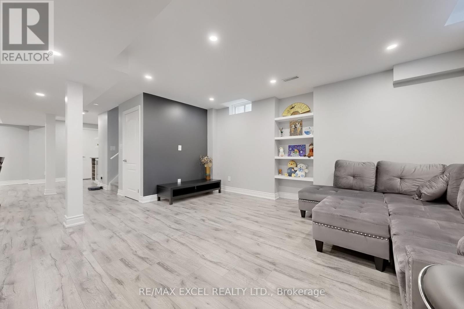 












9 SUNNYSIDE HILL ROAD

,
Markham (Cornell),




Ontario
L6B0X4

