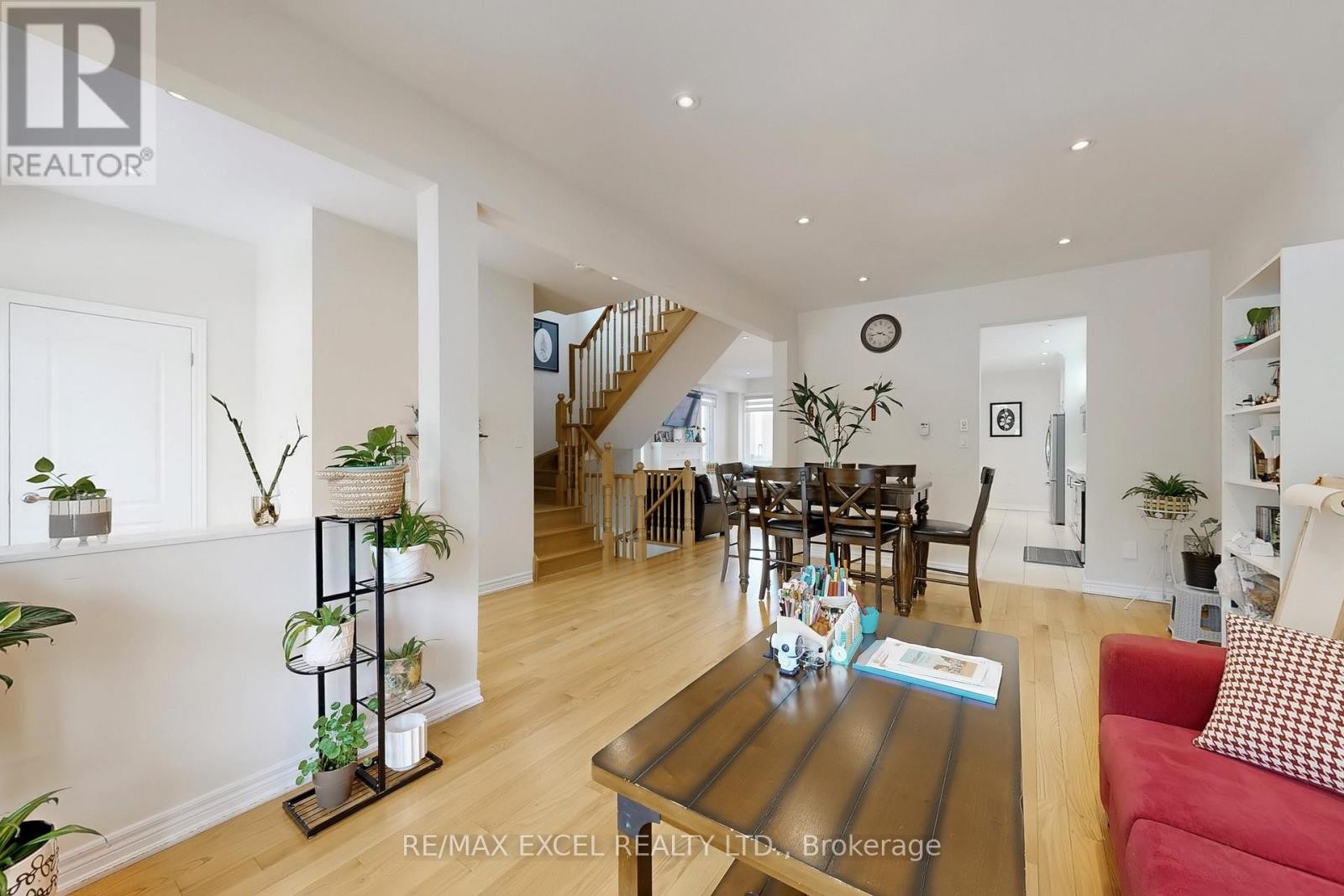 












9 SUNNYSIDE HILL ROAD

,
Markham (Cornell),




Ontario
L6B0X4

