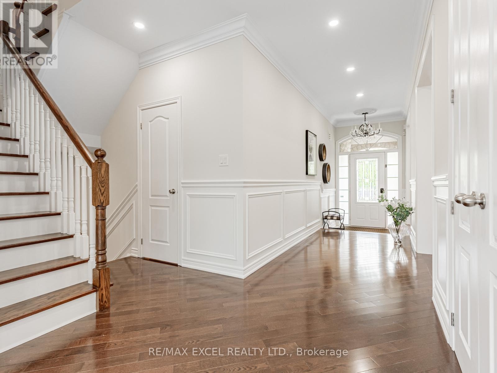 












7 THORNHILL RAVINES CRESCENT

,
Vaughan (Patterson),




Ontario
L6A4J8

