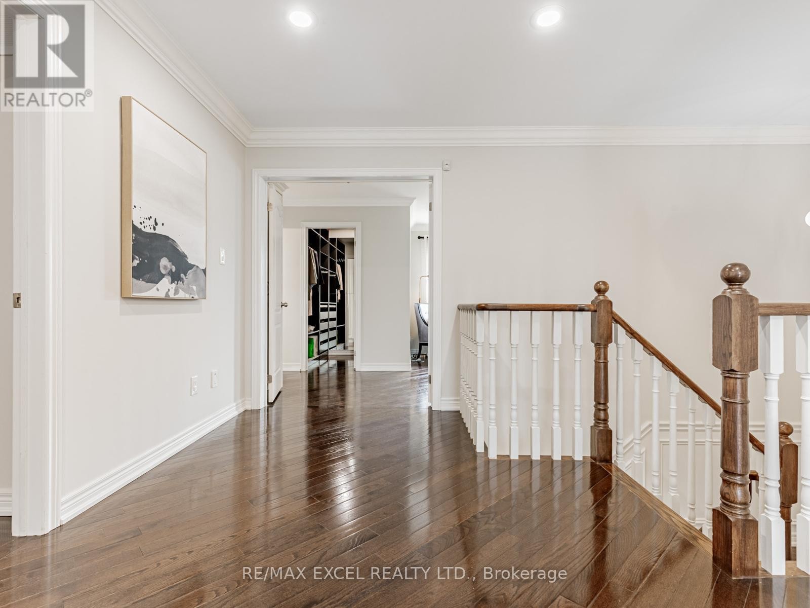 












7 THORNHILL RAVINES CRESCENT

,
Vaughan (Patterson),




Ontario
L6A4J8

