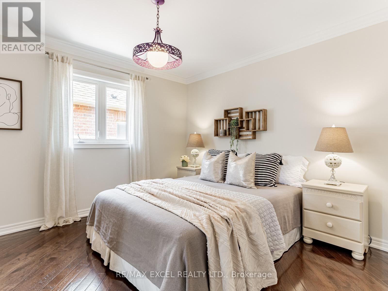 












7 THORNHILL RAVINES CRESCENT

,
Vaughan (Patterson),




Ontario
L6A4J8

