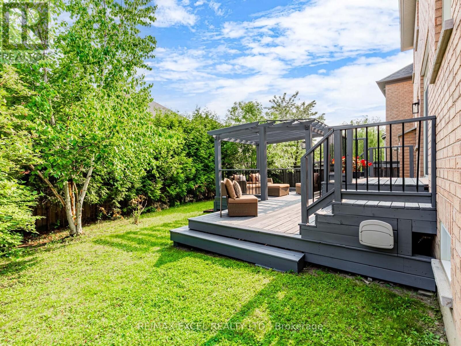 












7 THORNHILL RAVINES CRESCENT

,
Vaughan (Patterson),




Ontario
L6A4J8


