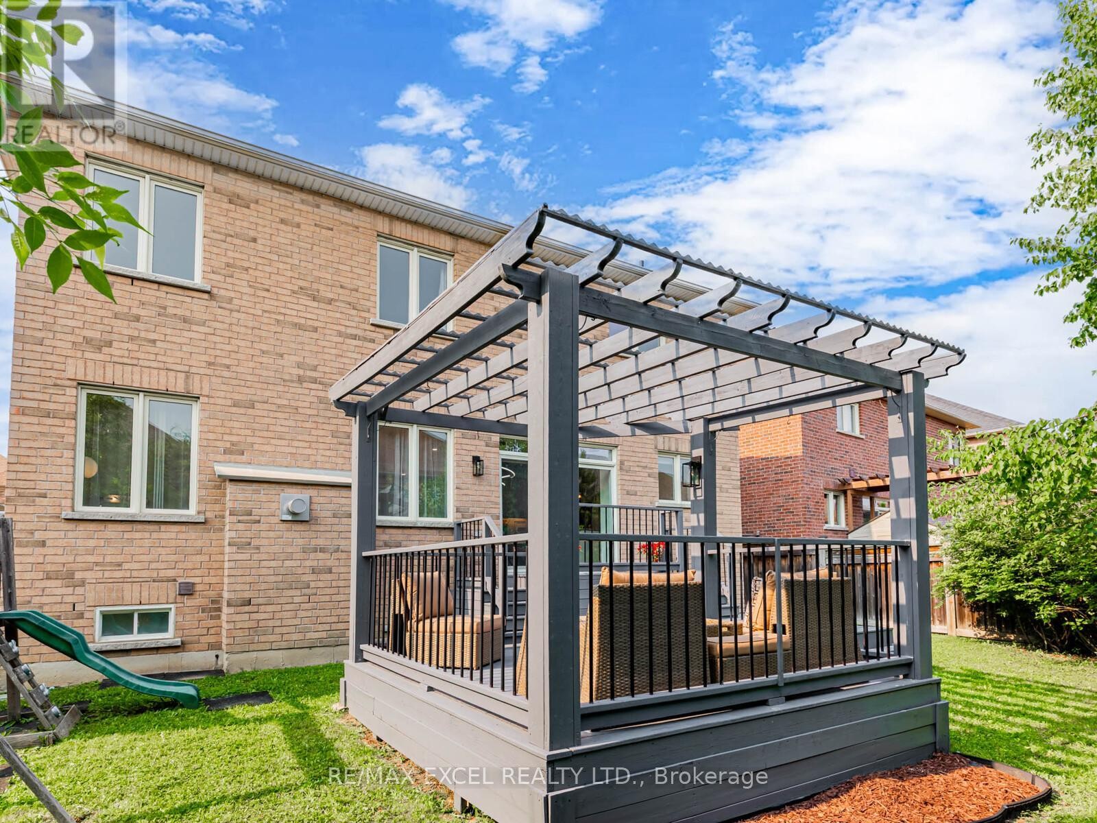 












7 THORNHILL RAVINES CRESCENT

,
Vaughan (Patterson),




Ontario
L6A4J8

