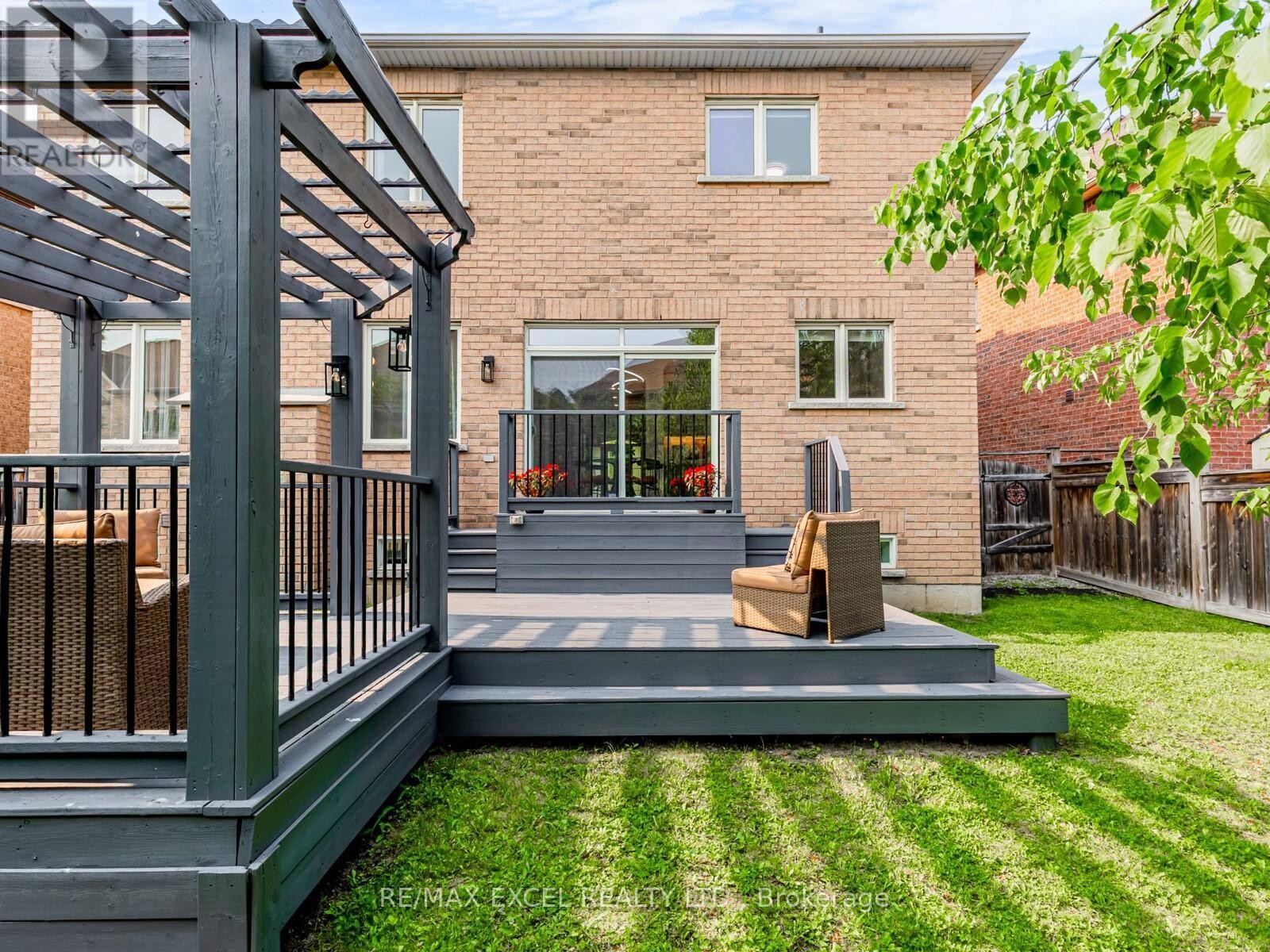 












7 THORNHILL RAVINES CRESCENT

,
Vaughan (Patterson),




Ontario
L6A4J8

